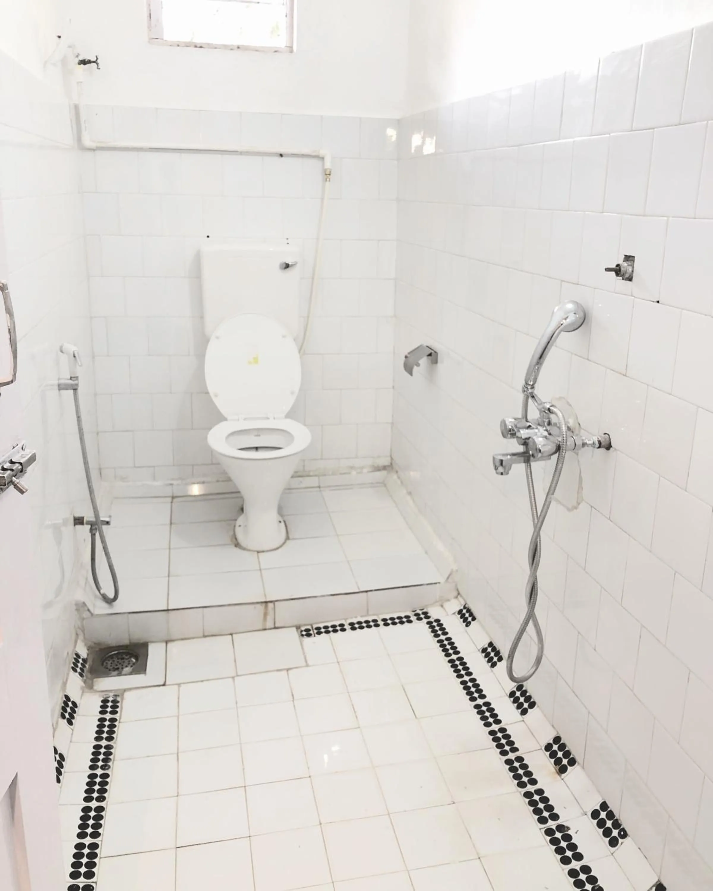 Shower in Hotel Paulino