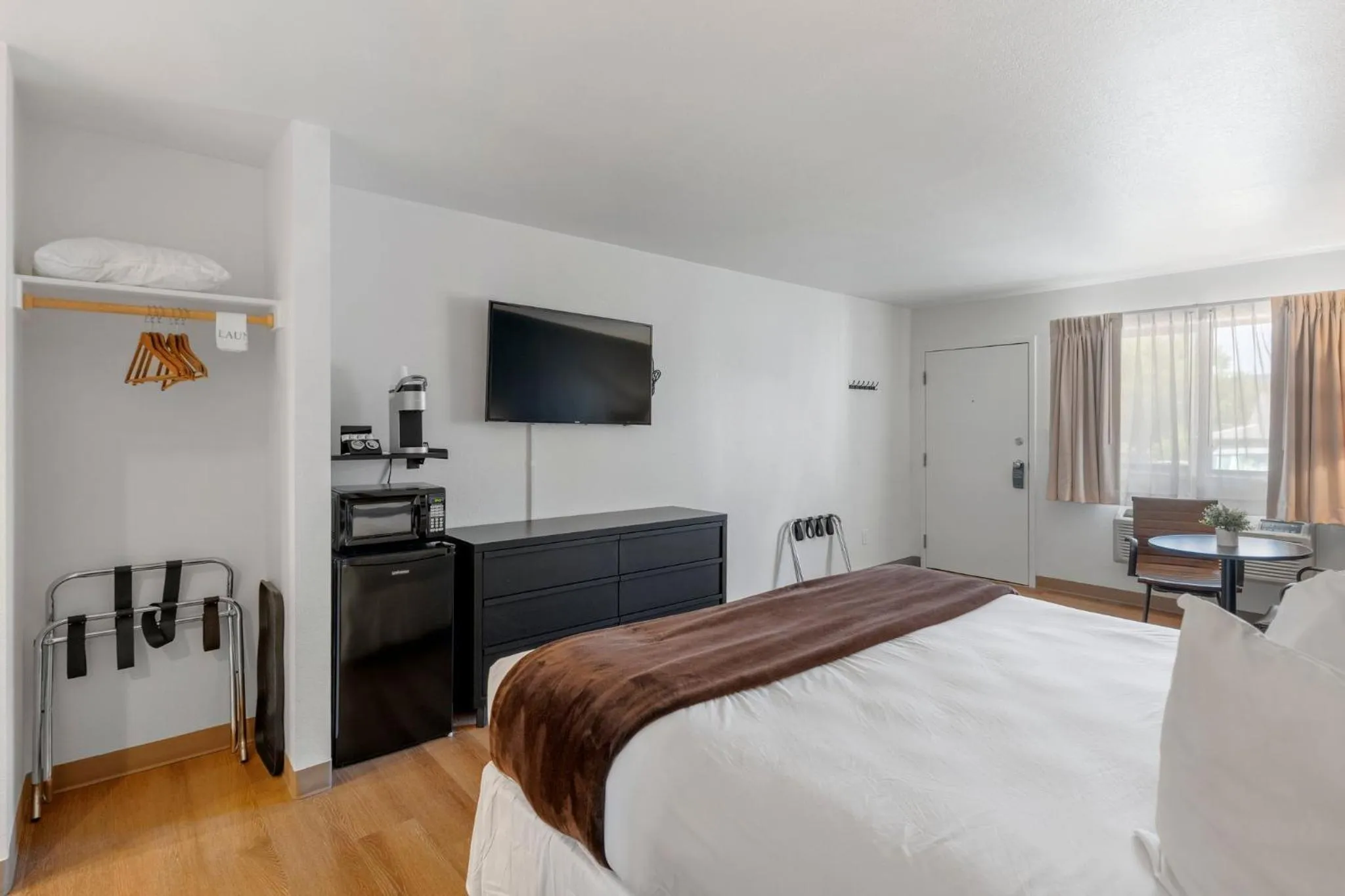 TV and multimedia, Bed in Adventure Inn Durango