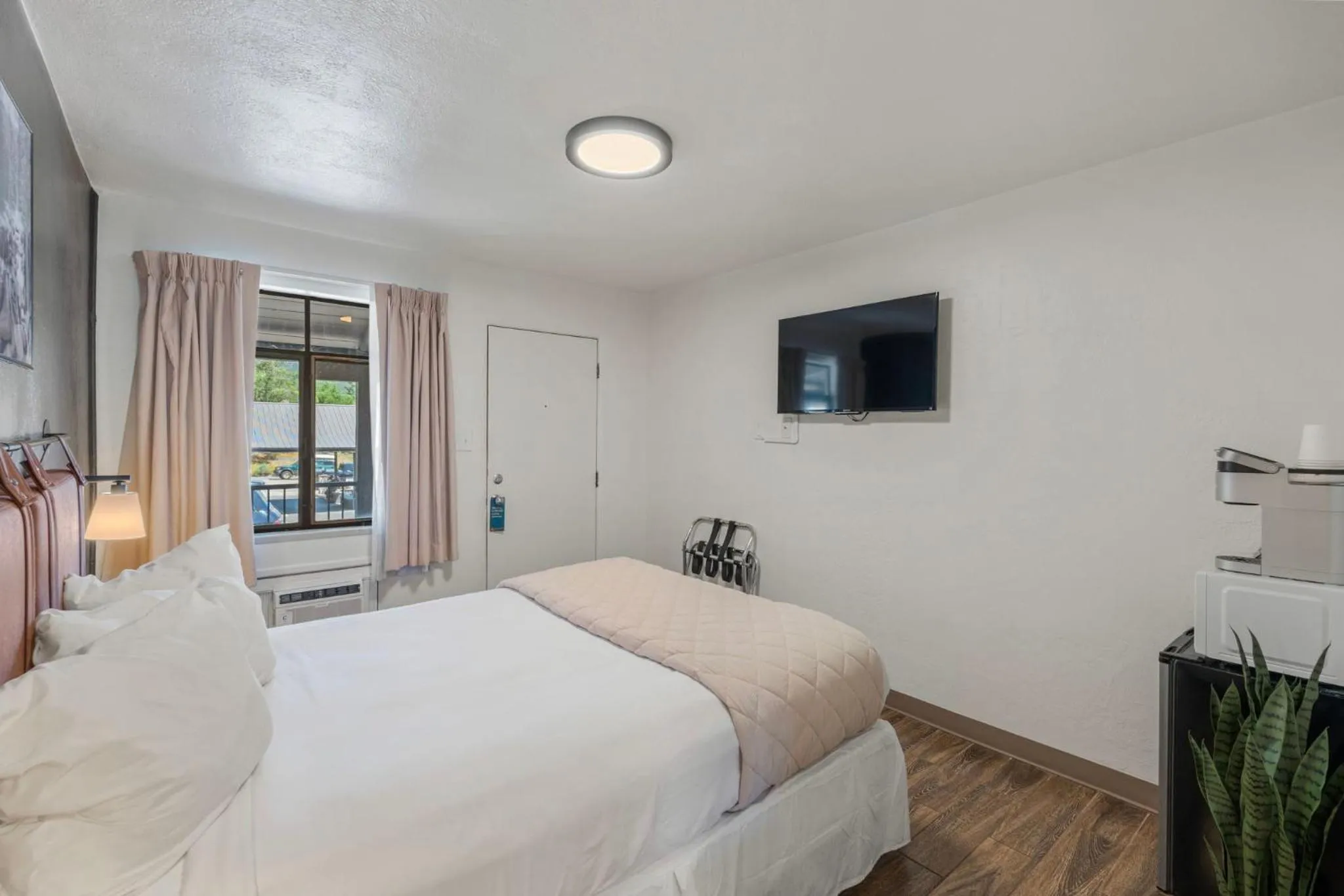 Bed in Adventure Inn Durango