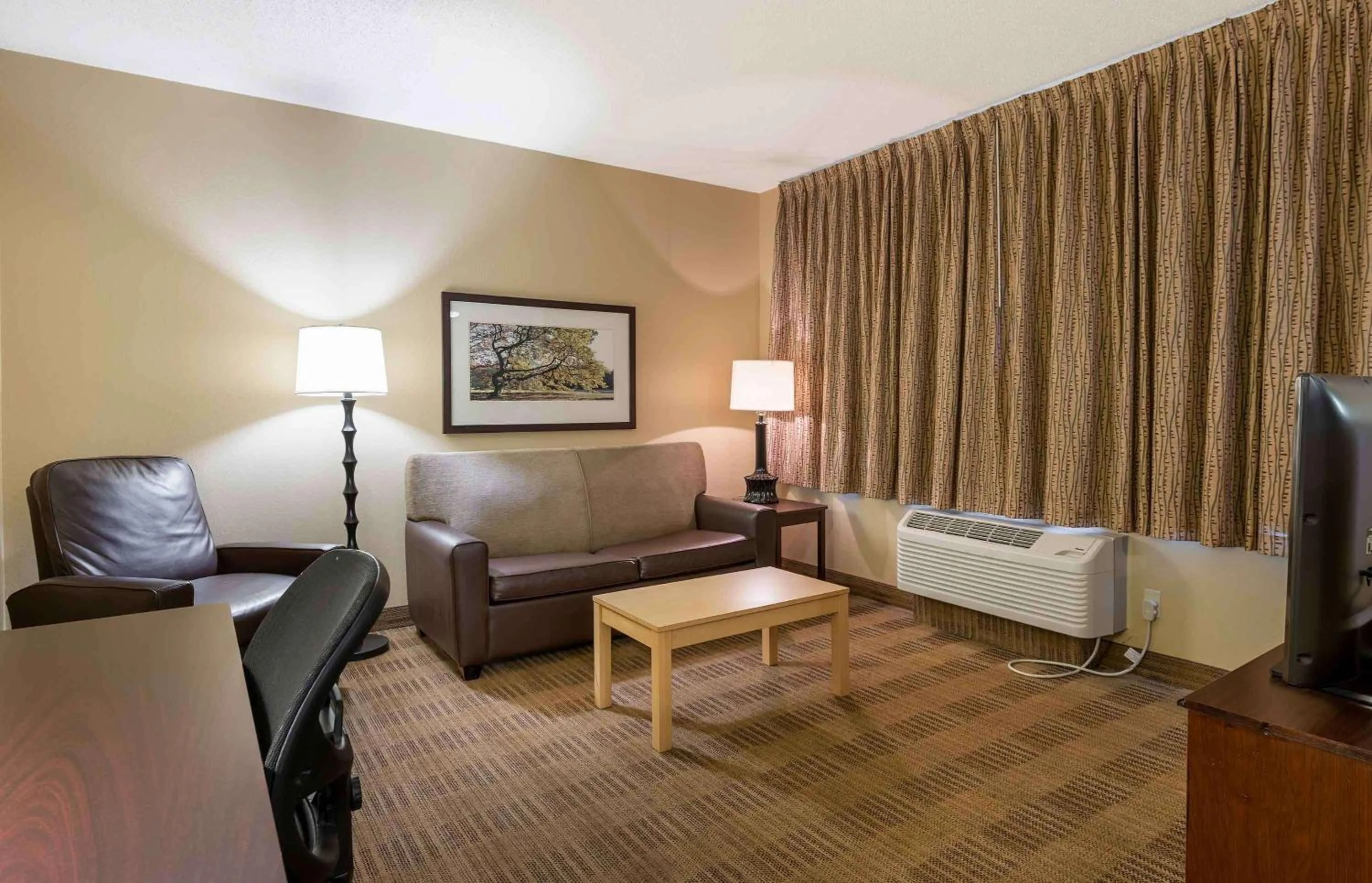 Bedroom in Extended Stay America Select Suites - Peoria - North