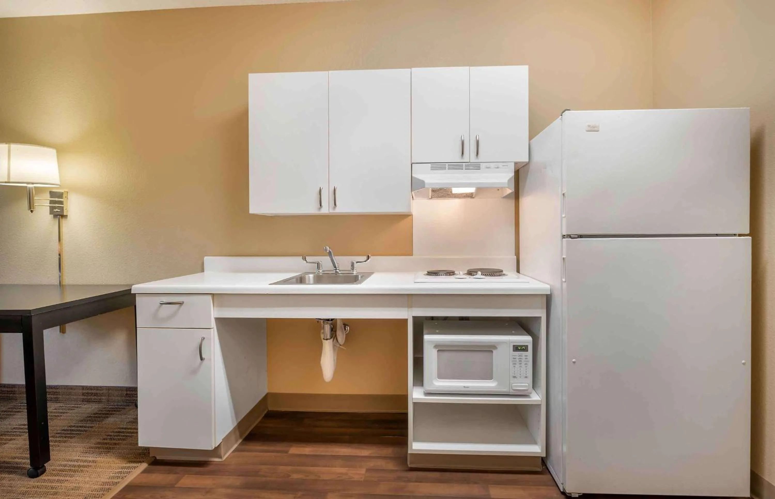 Kitchen or kitchenette in Extended Stay America Select Suites - Peoria - North