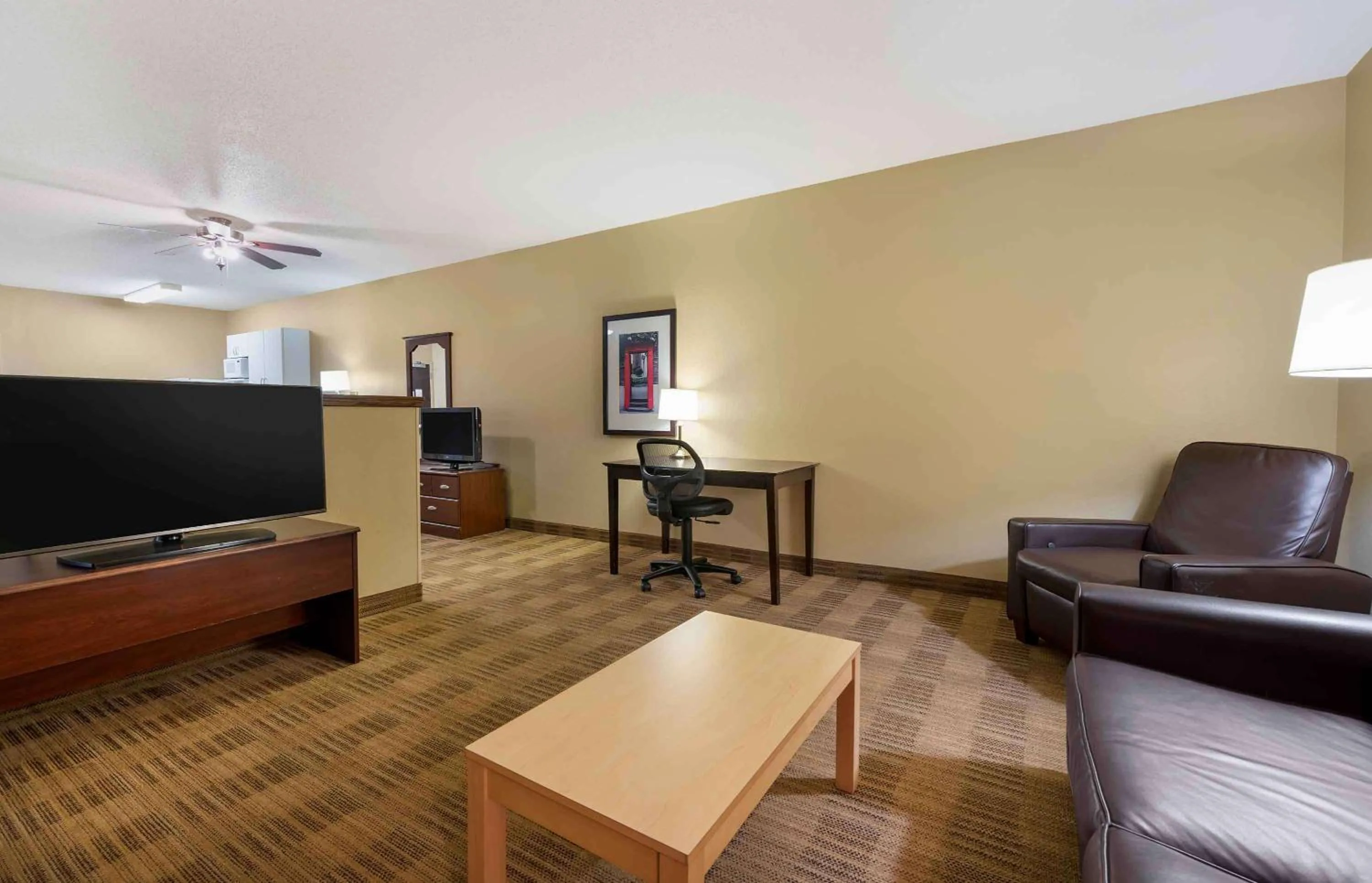 Bedroom in Extended Stay America Select Suites - Peoria - North