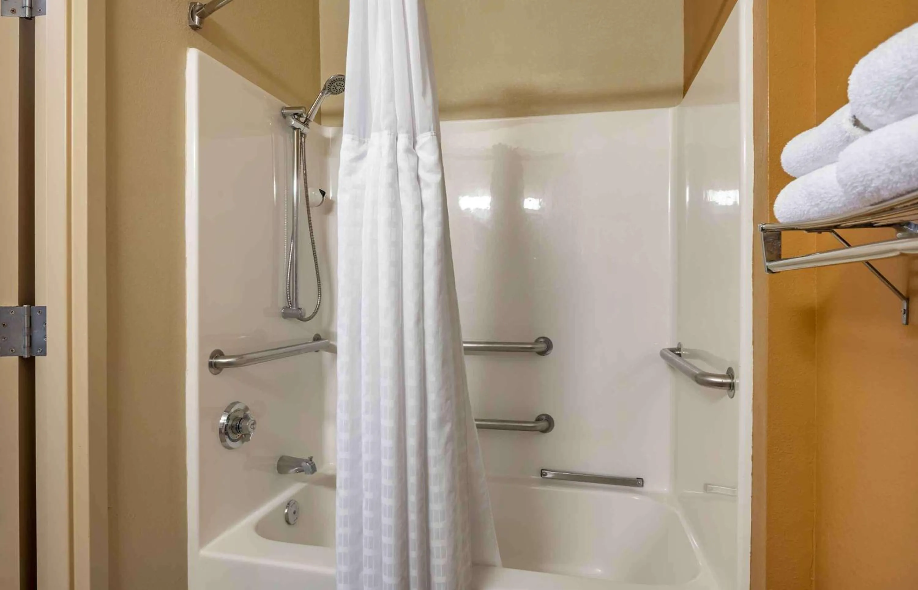 Bathroom in Extended Stay America Select Suites - Peoria - North