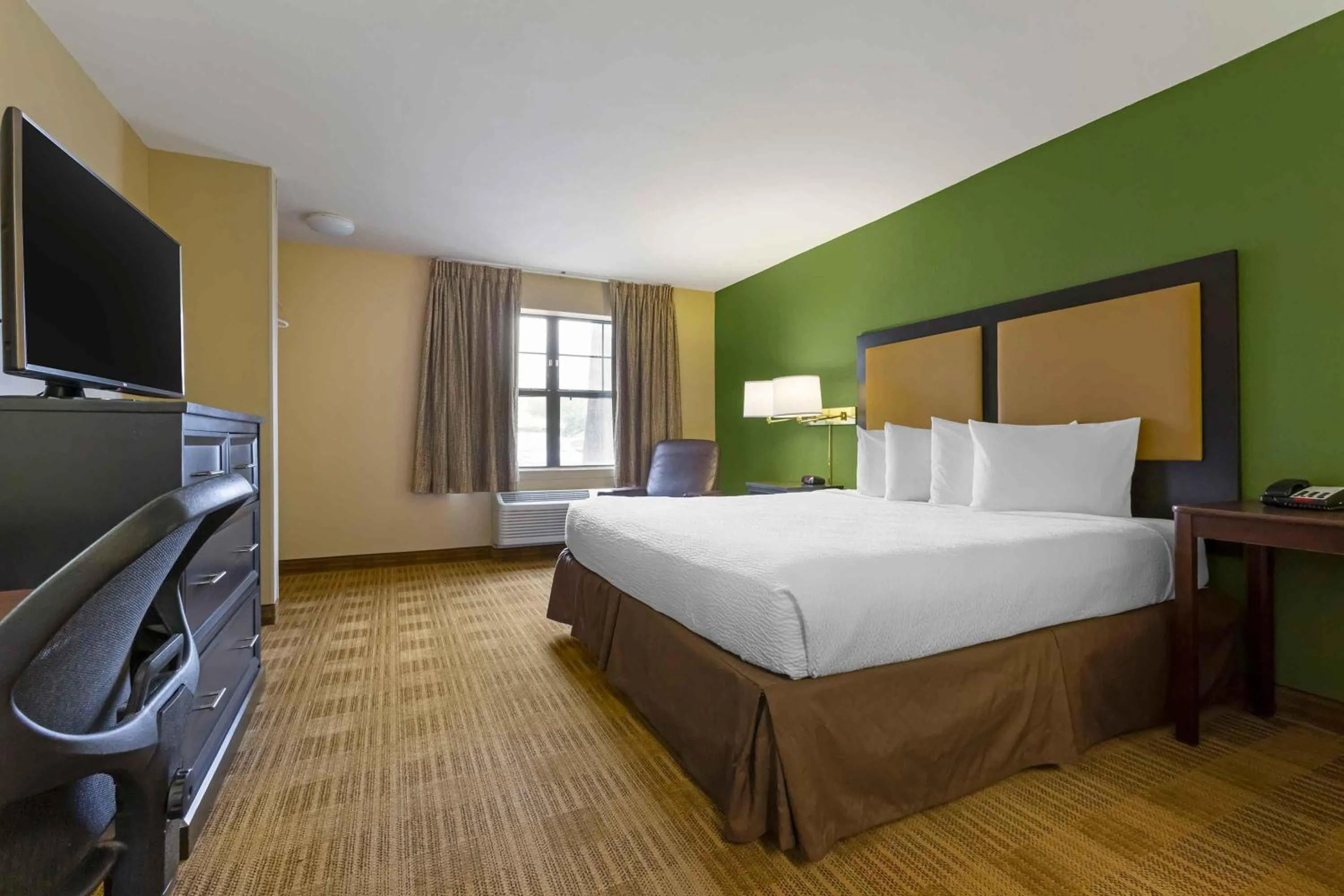 Bedroom, Bed in Extended Stay America Suites - Phoenix - Mesa