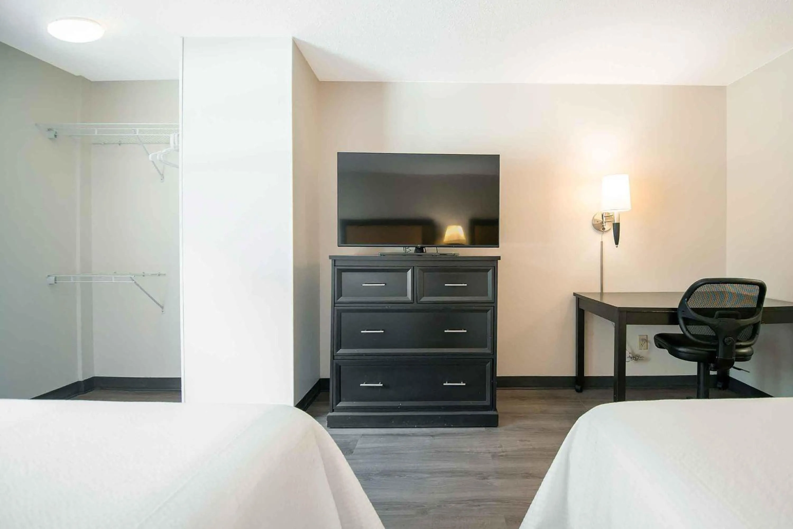 Bedroom, Bed in Extended Stay America Suites - Santa Barbara - Calle Real