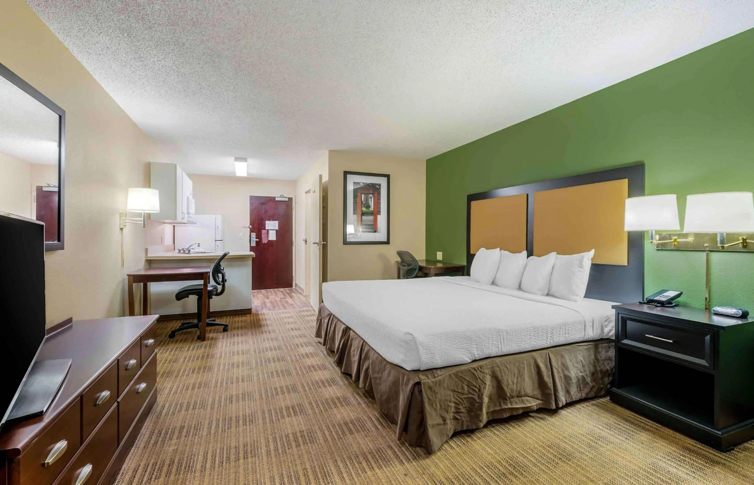 Bedroom, Bed in Extended Stay America Suites - South Bend - Mishawaka - North