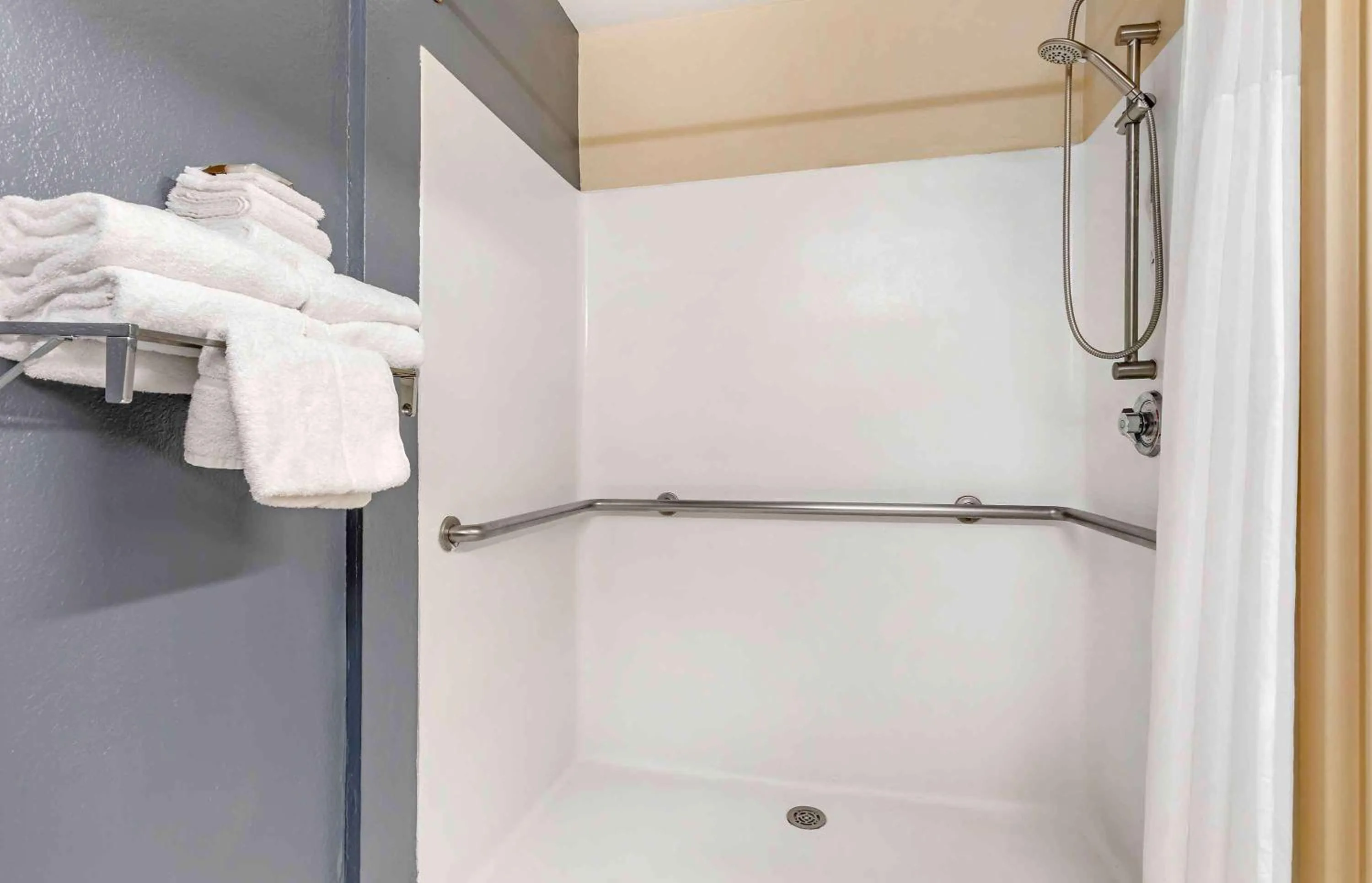 Bathroom in Extended Stay America Suites - Fort Worth - City View