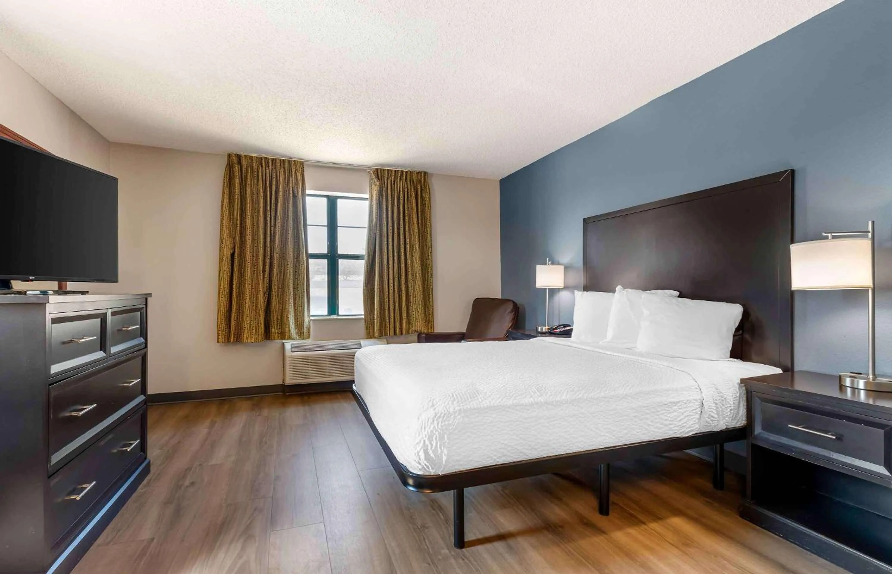 Bedroom, Bed in Extended Stay America Suites - Fort Worth - City View