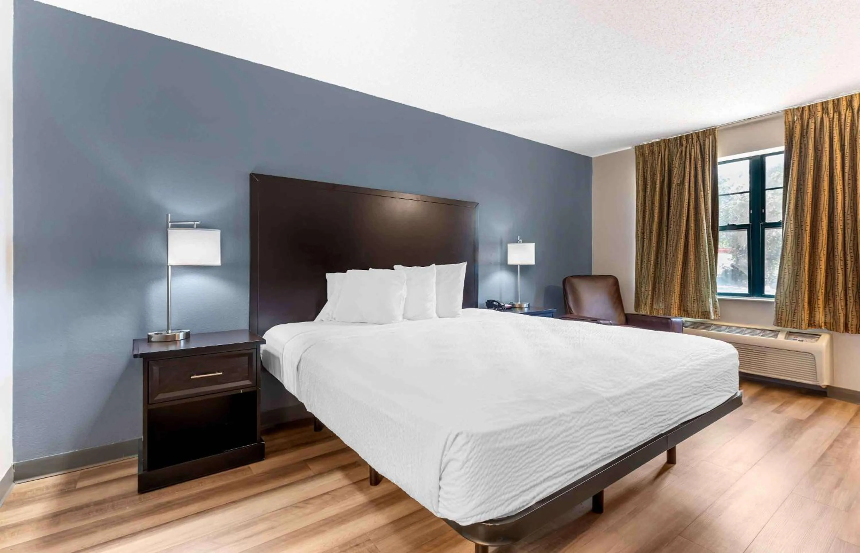 Bedroom, Bed in Extended Stay America Suites - Fort Worth - City View