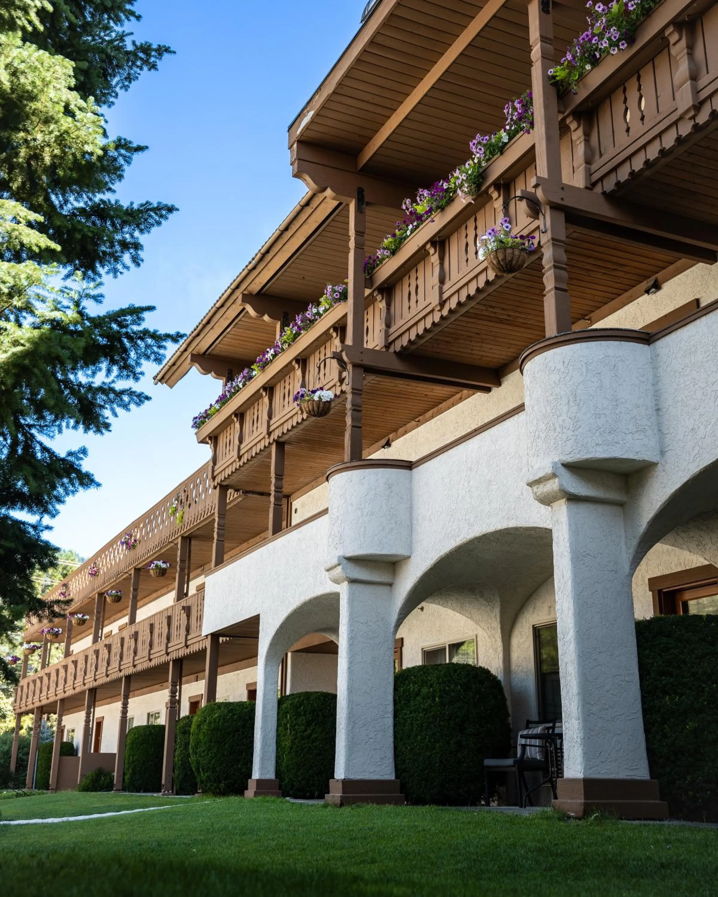 Inner courtyard view in Enzian Inn