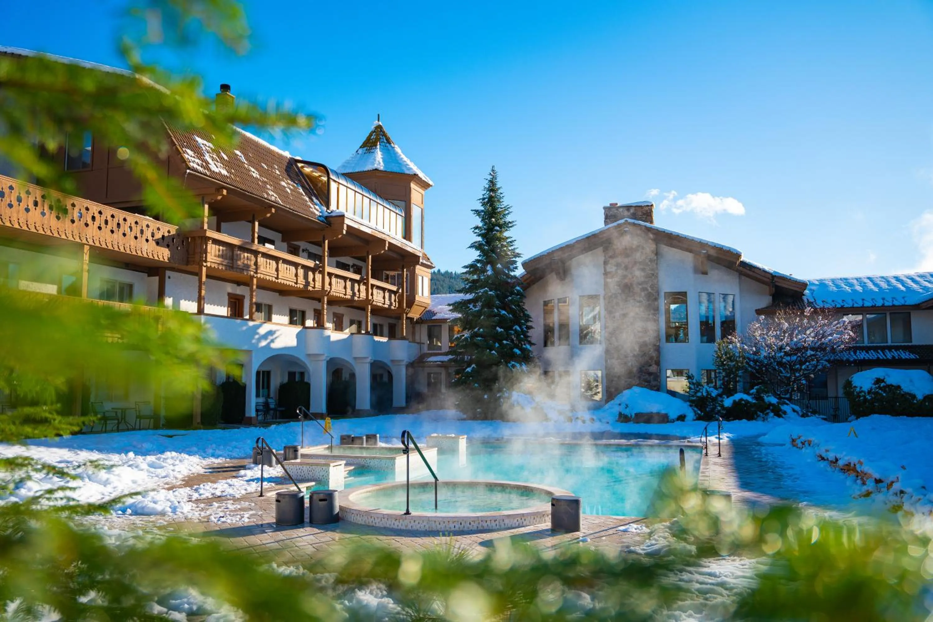 Pool view in Enzian Inn