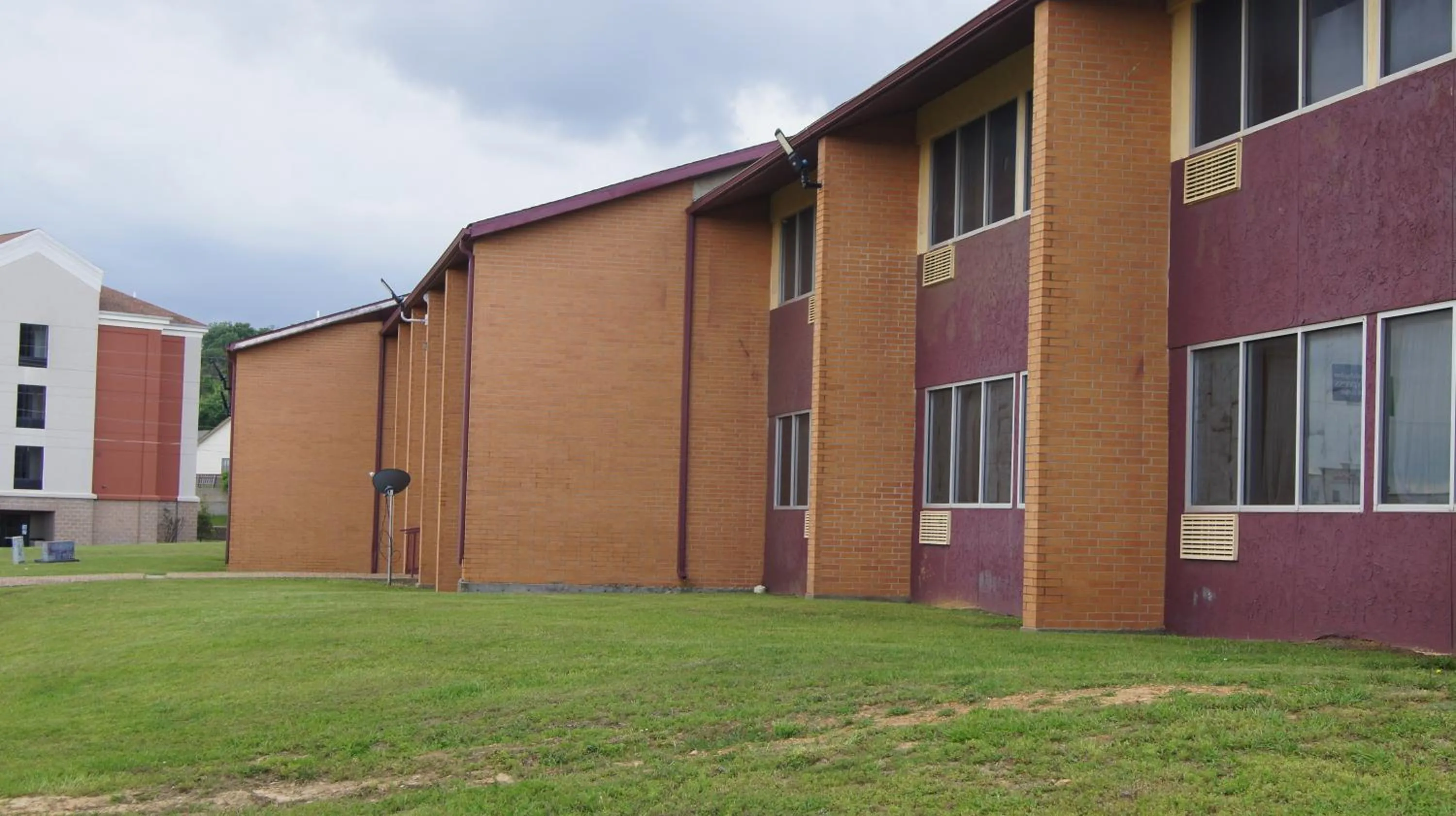 Property building in Holiday Lodge & Suites