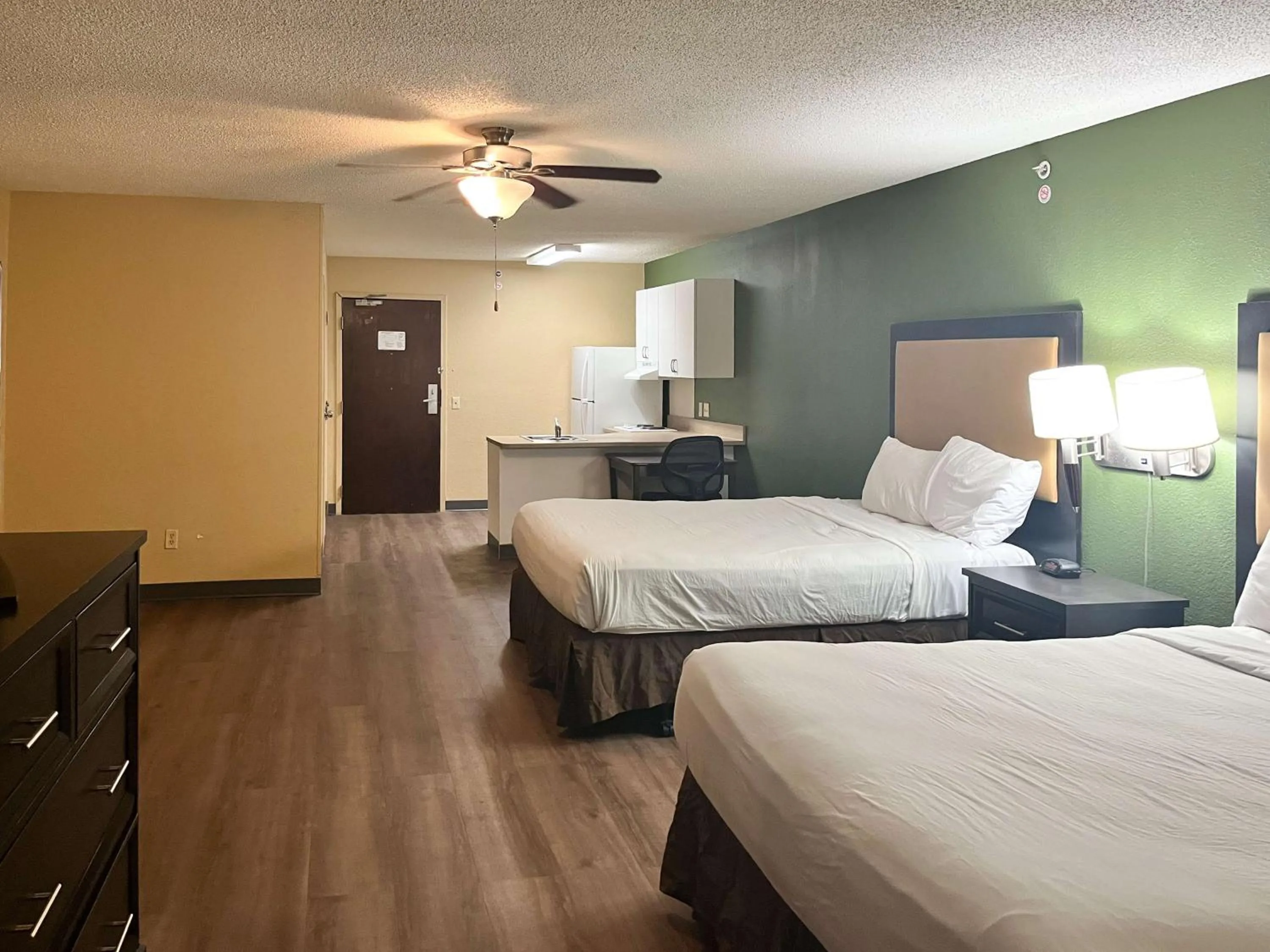 Bedroom, Bed in Studio 6 Memphis, TN East Memphis