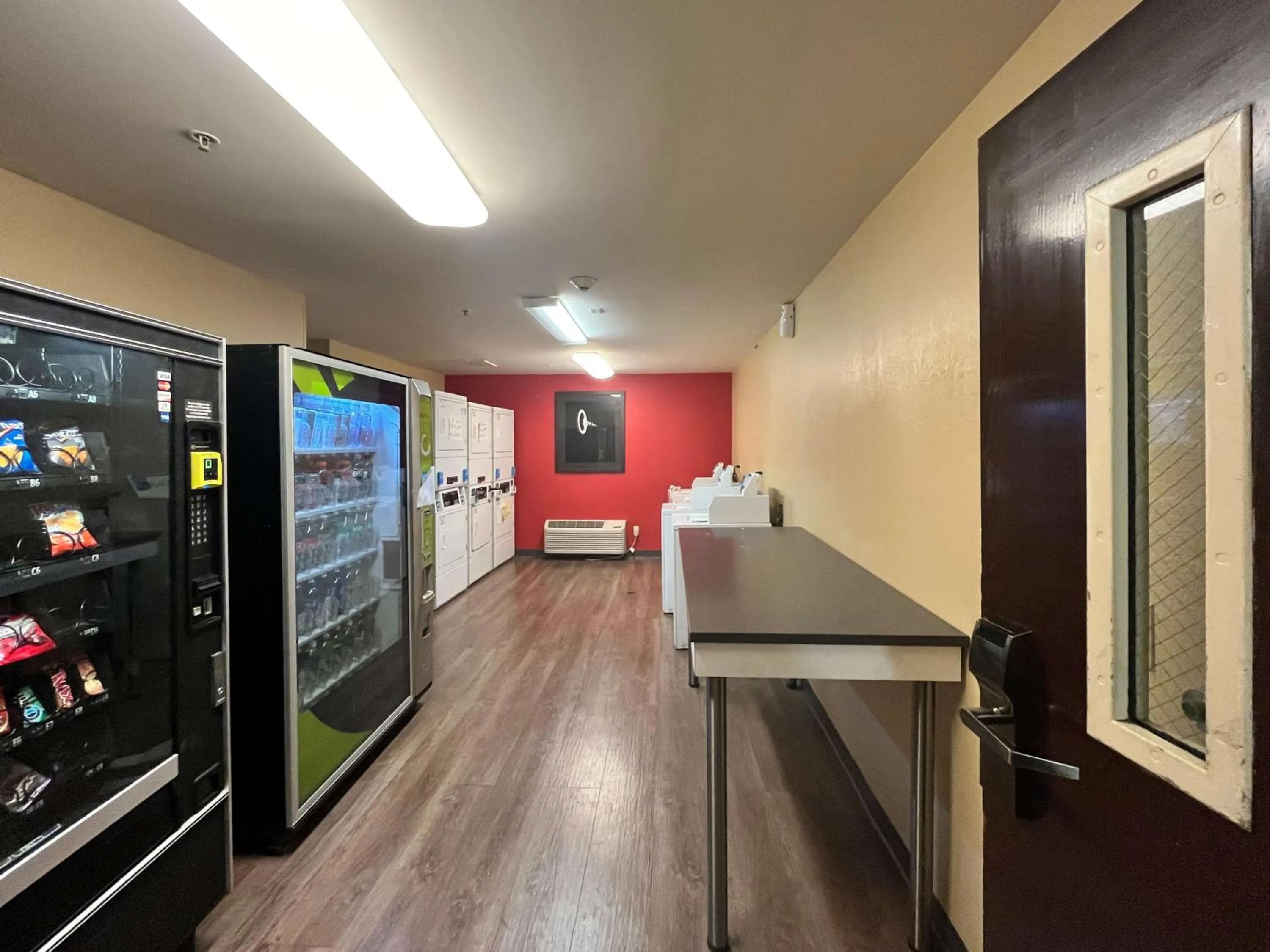 Property building in Studio 6 Memphis, TN East Memphis