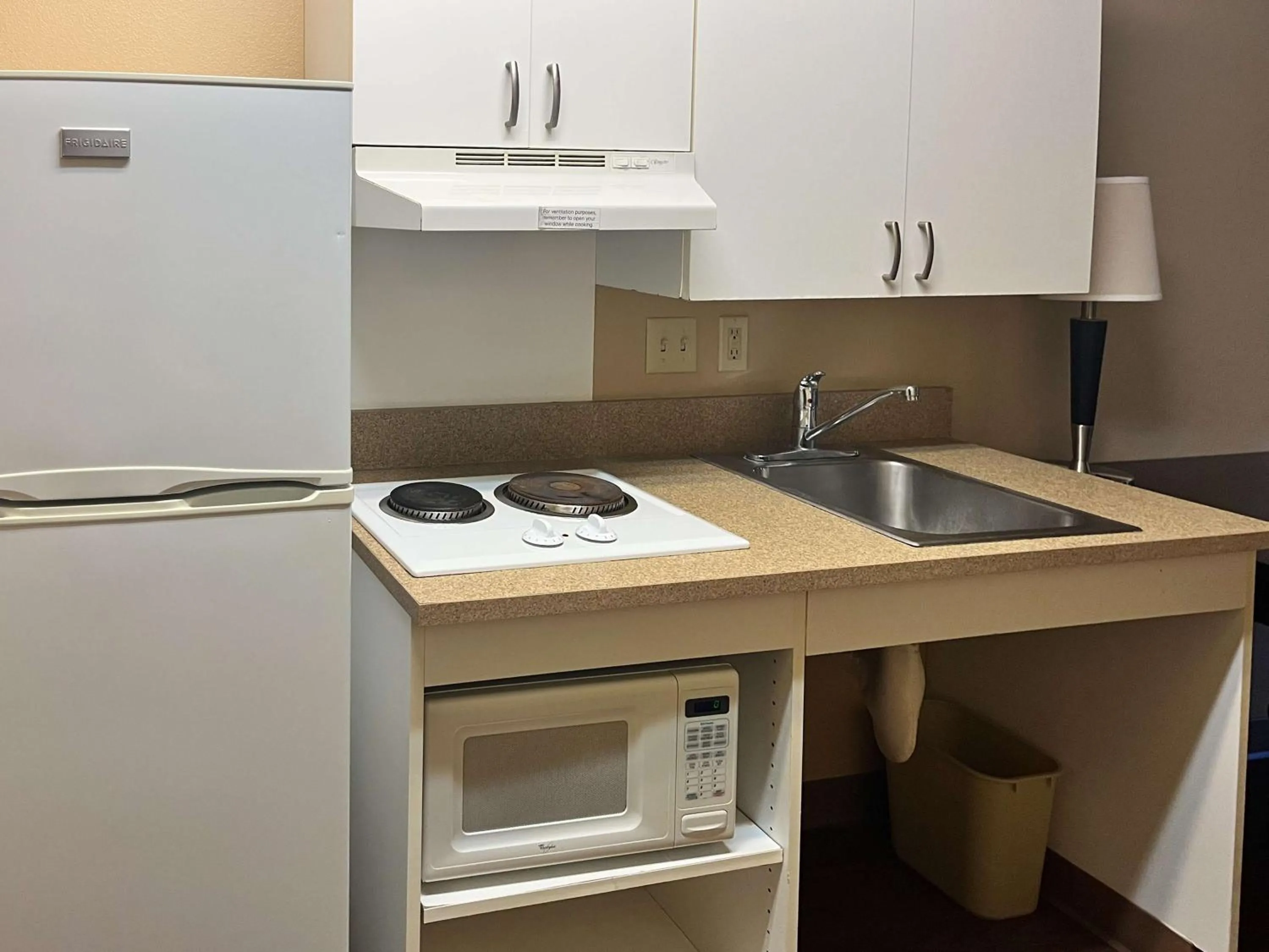 Kitchen or kitchenette in Studio 6 Memphis, TN East Memphis