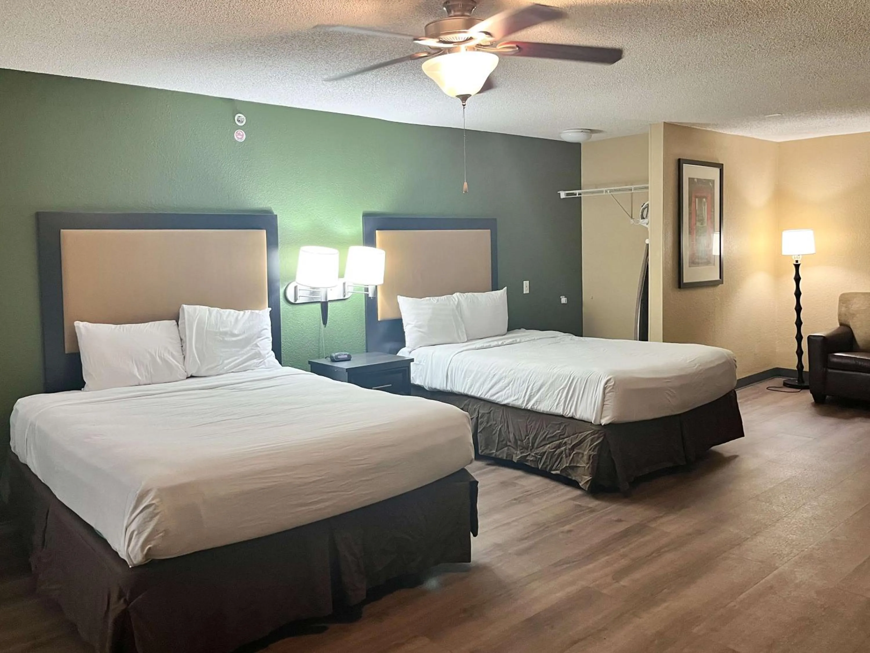 Bedroom, Bed in Studio 6 Memphis, TN East Memphis