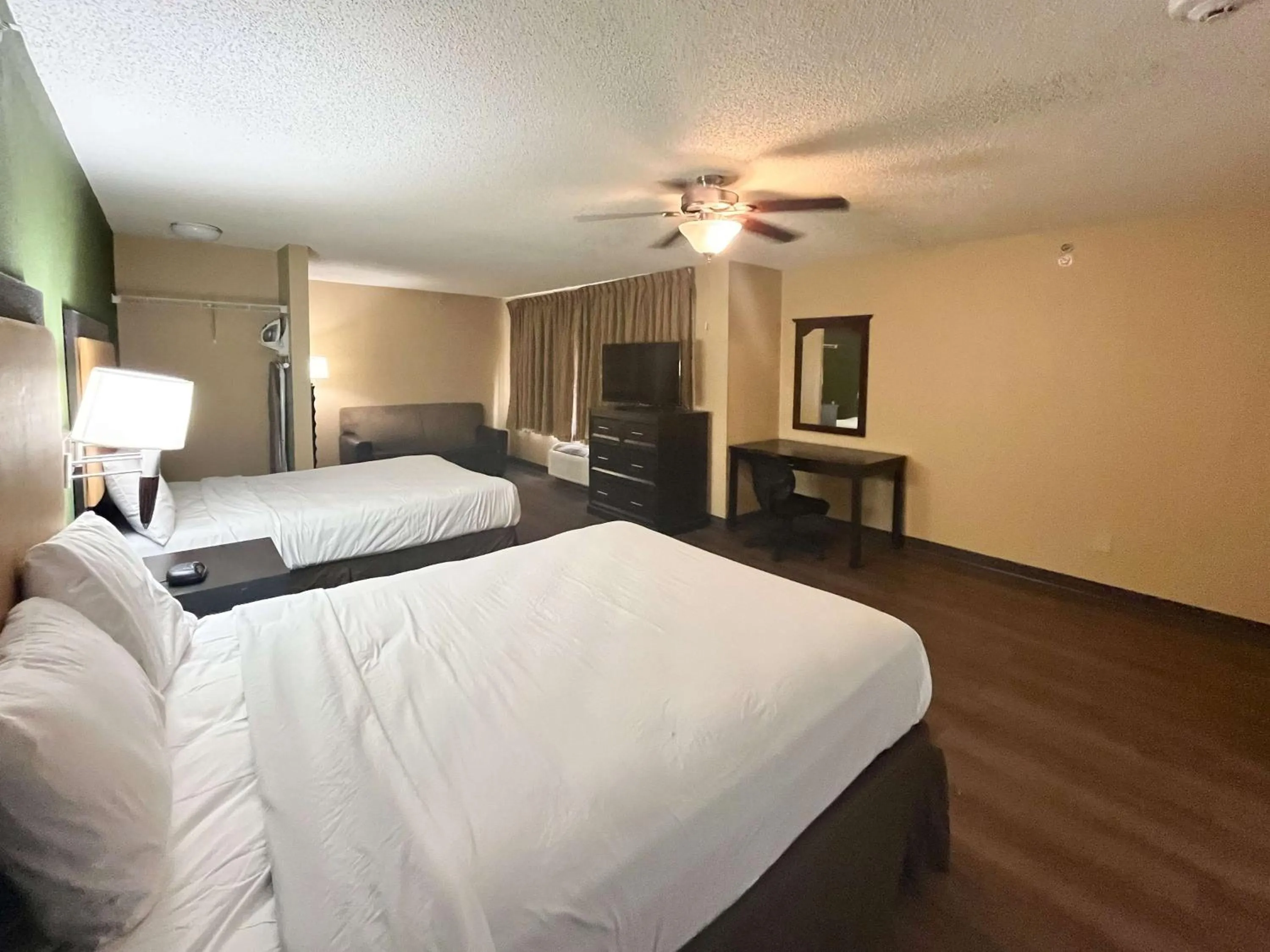 Bedroom, Bed in Studio 6 Memphis, TN East Memphis