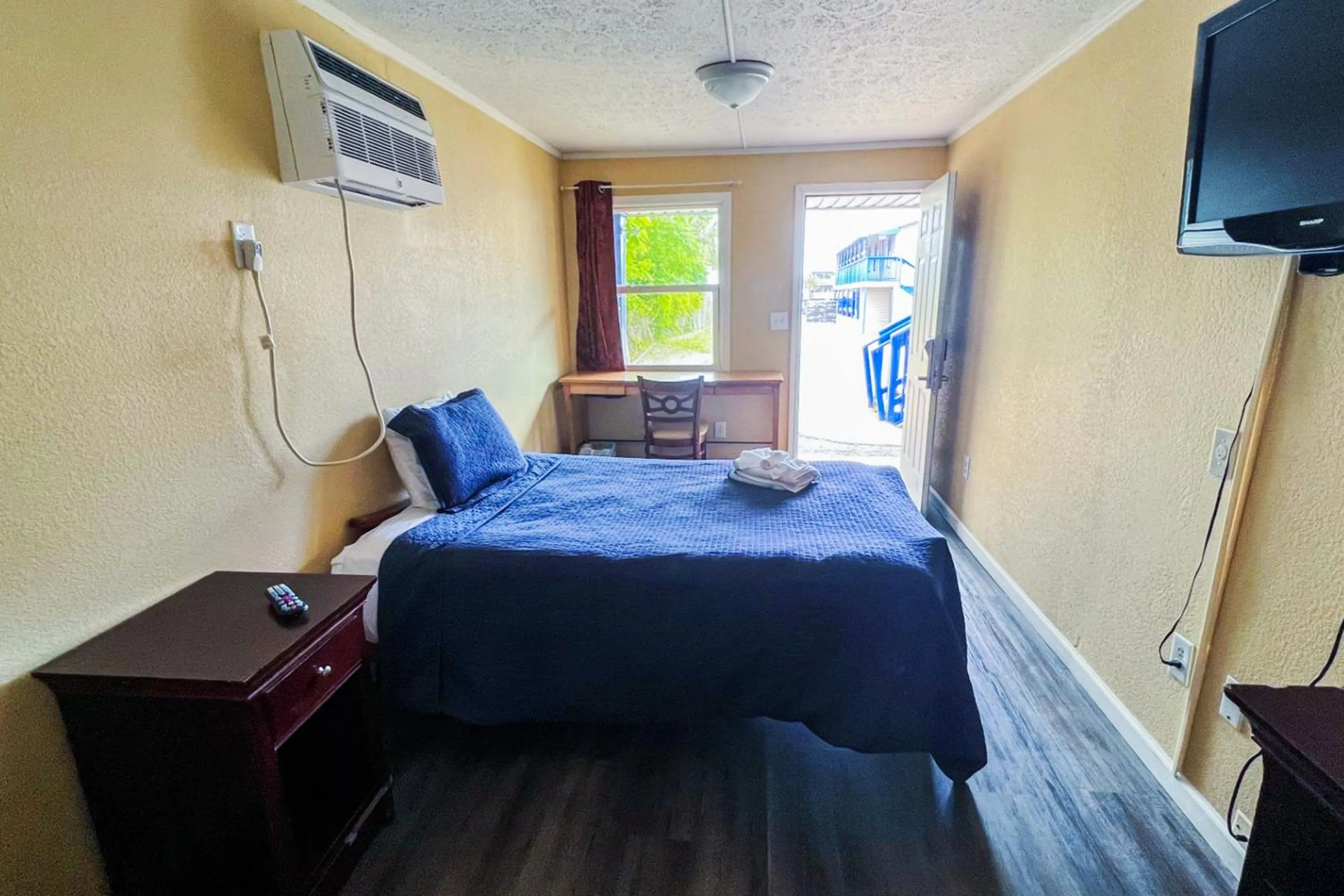 Bedroom in Crepe Myrtle by OYO