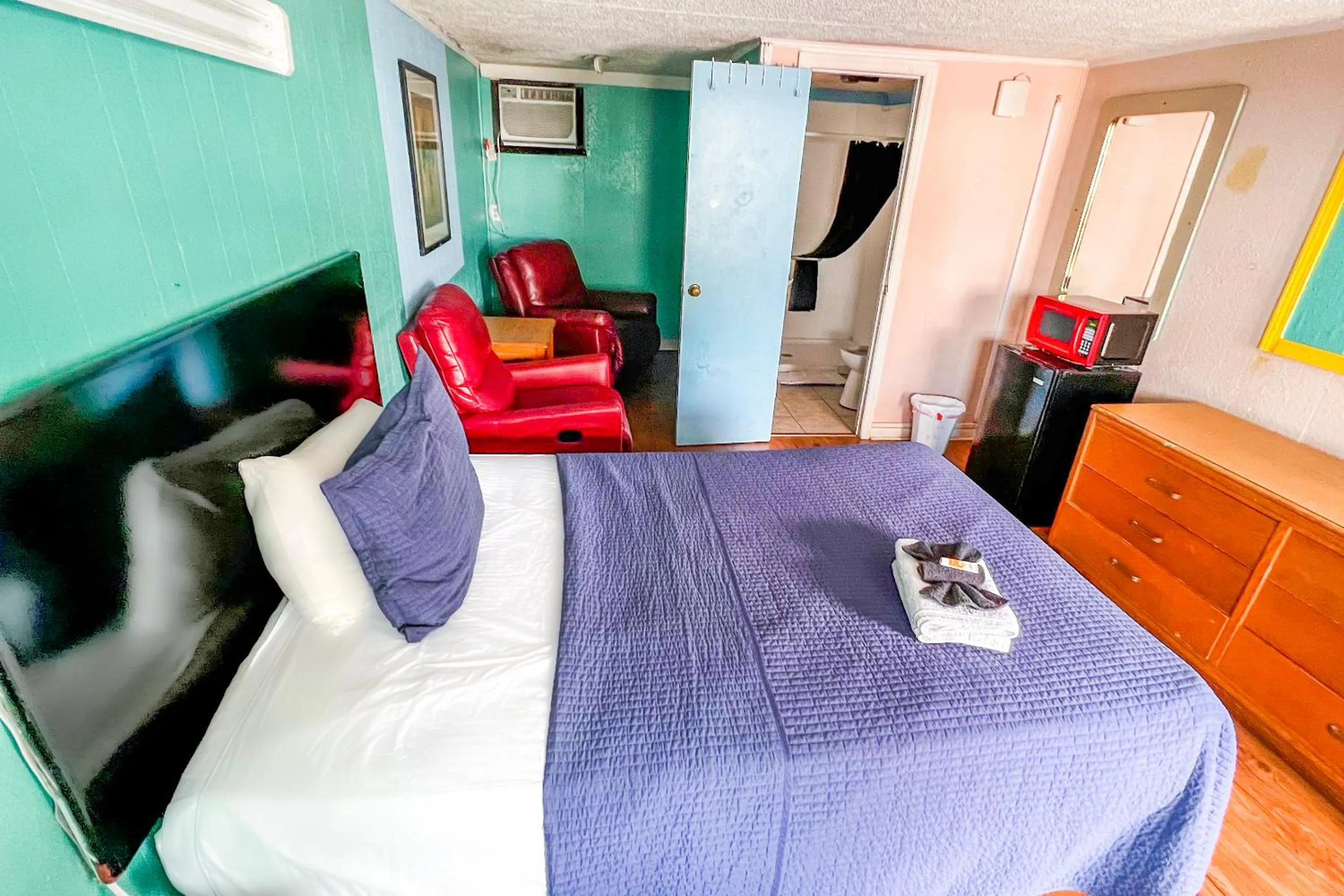 Bedroom in Crepe Myrtle by OYO