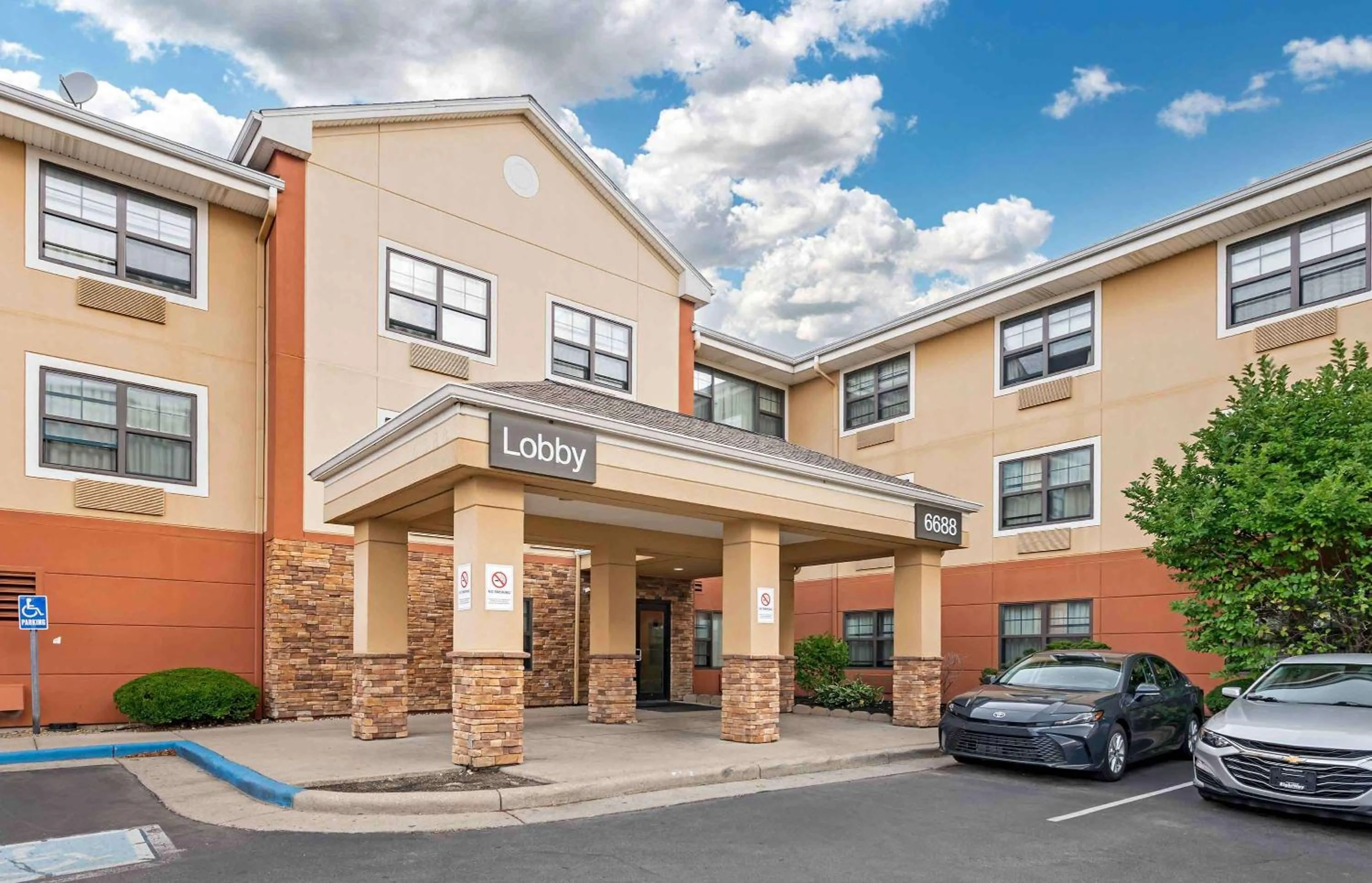 Property building in Extended Stay America Suites - Dayton - North