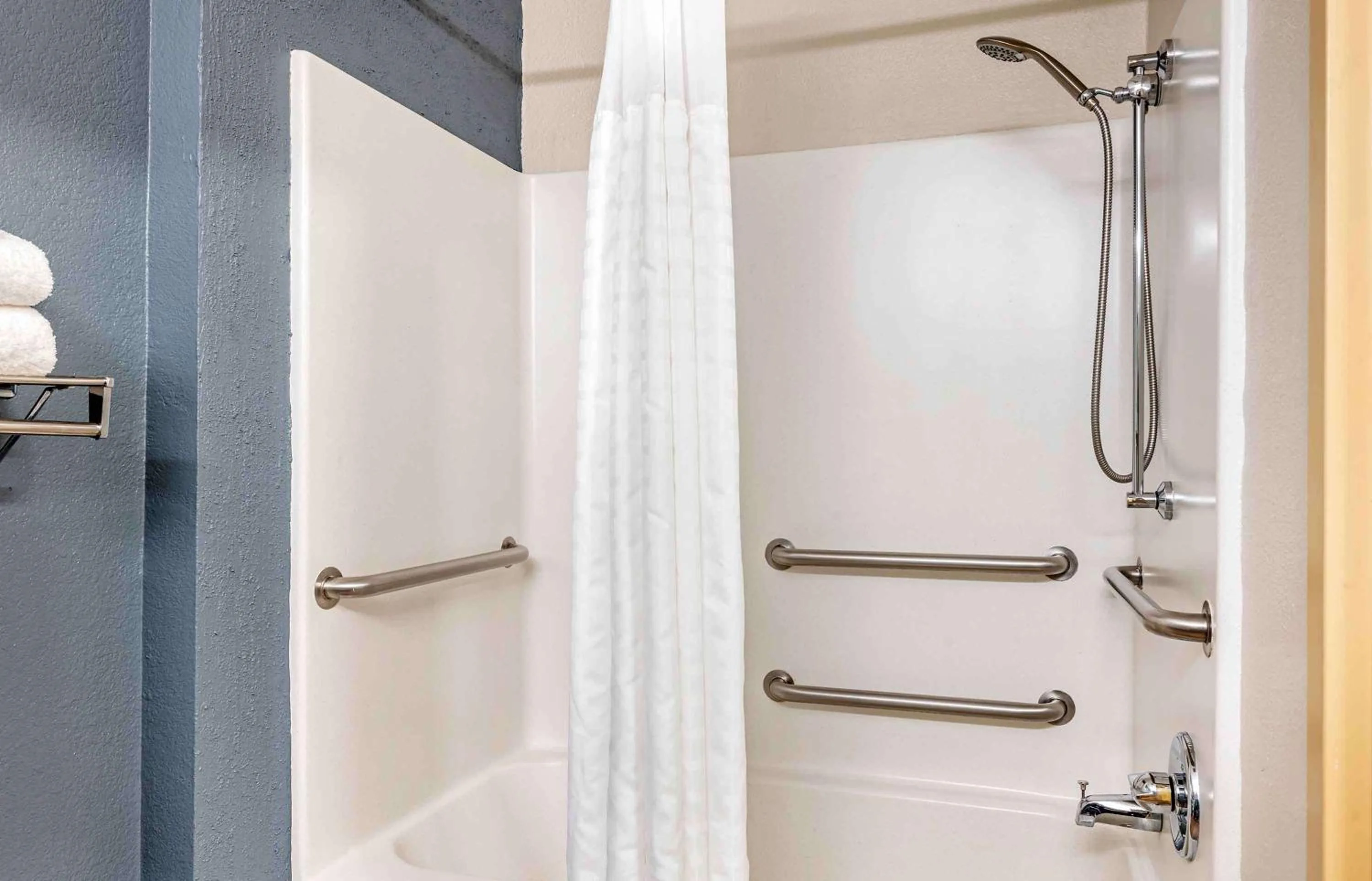 Bathroom in Extended Stay America Suites - Dayton - North