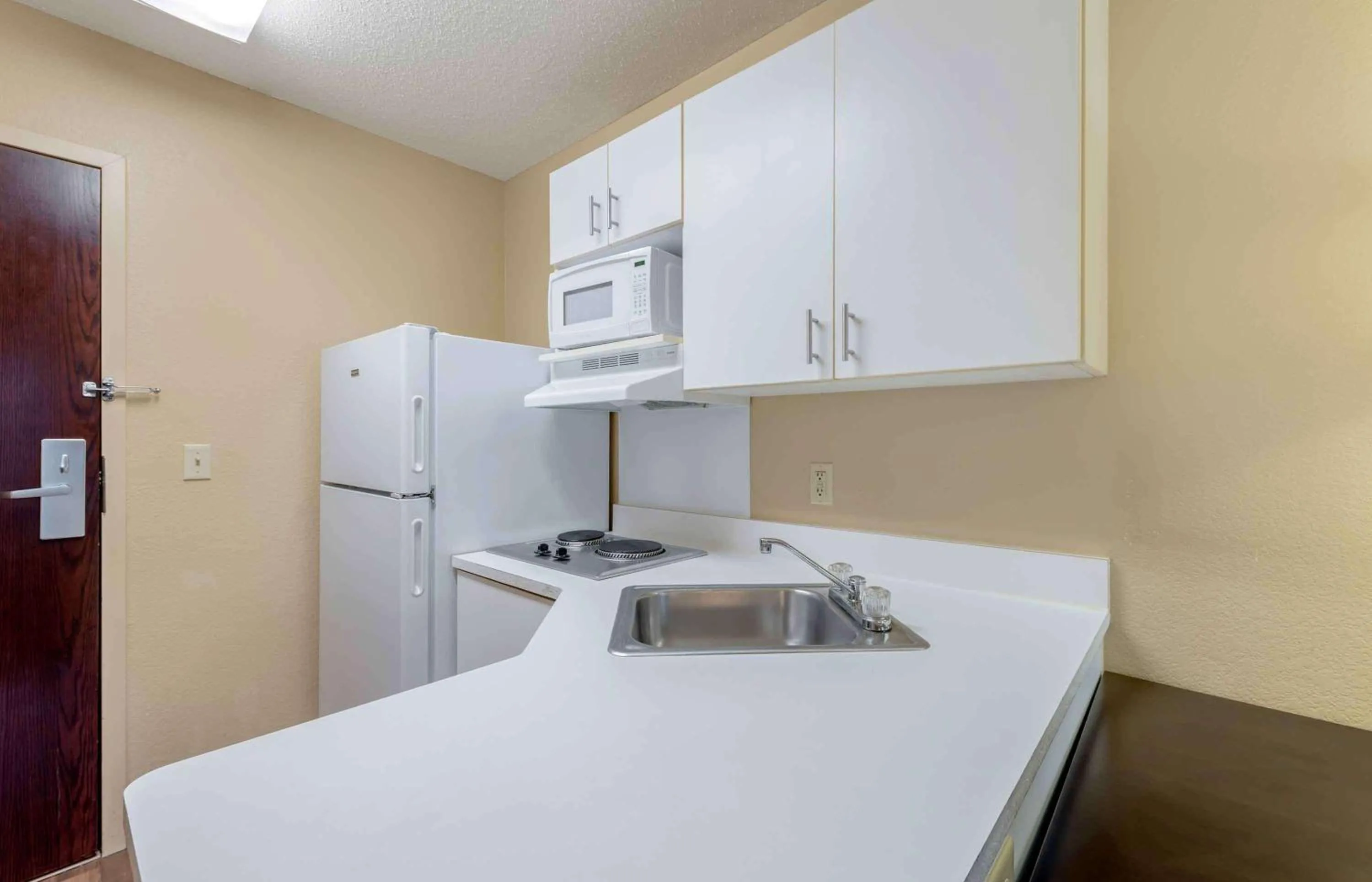 Bedroom, Kitchen/Kitchenette in Extended Stay America Select Suites - Minneapolis - Eden Prairie - Valley View Road