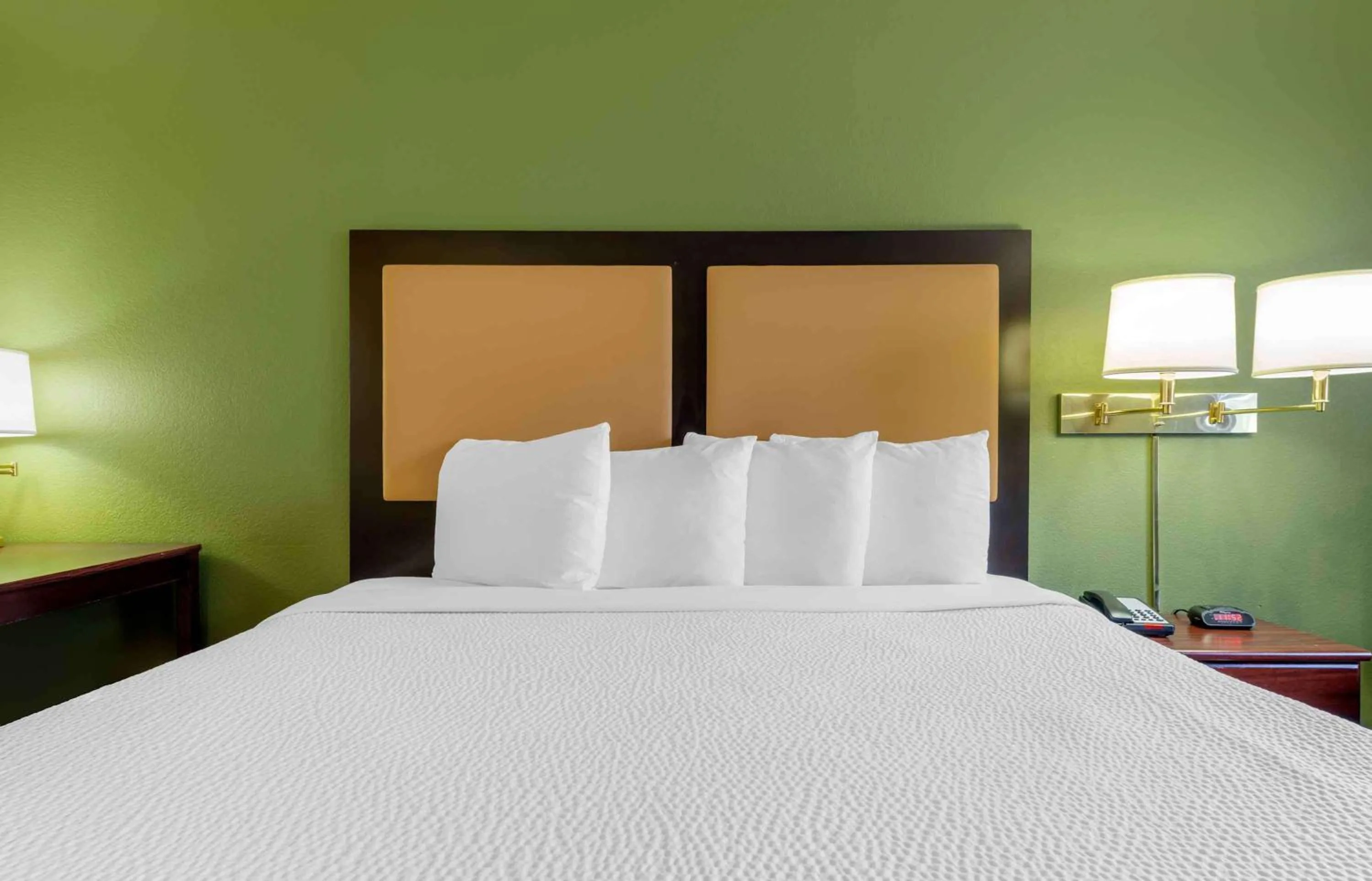 Bedroom in Extended Stay America Select Suites - Minneapolis - Eden Prairie - Valley View Road