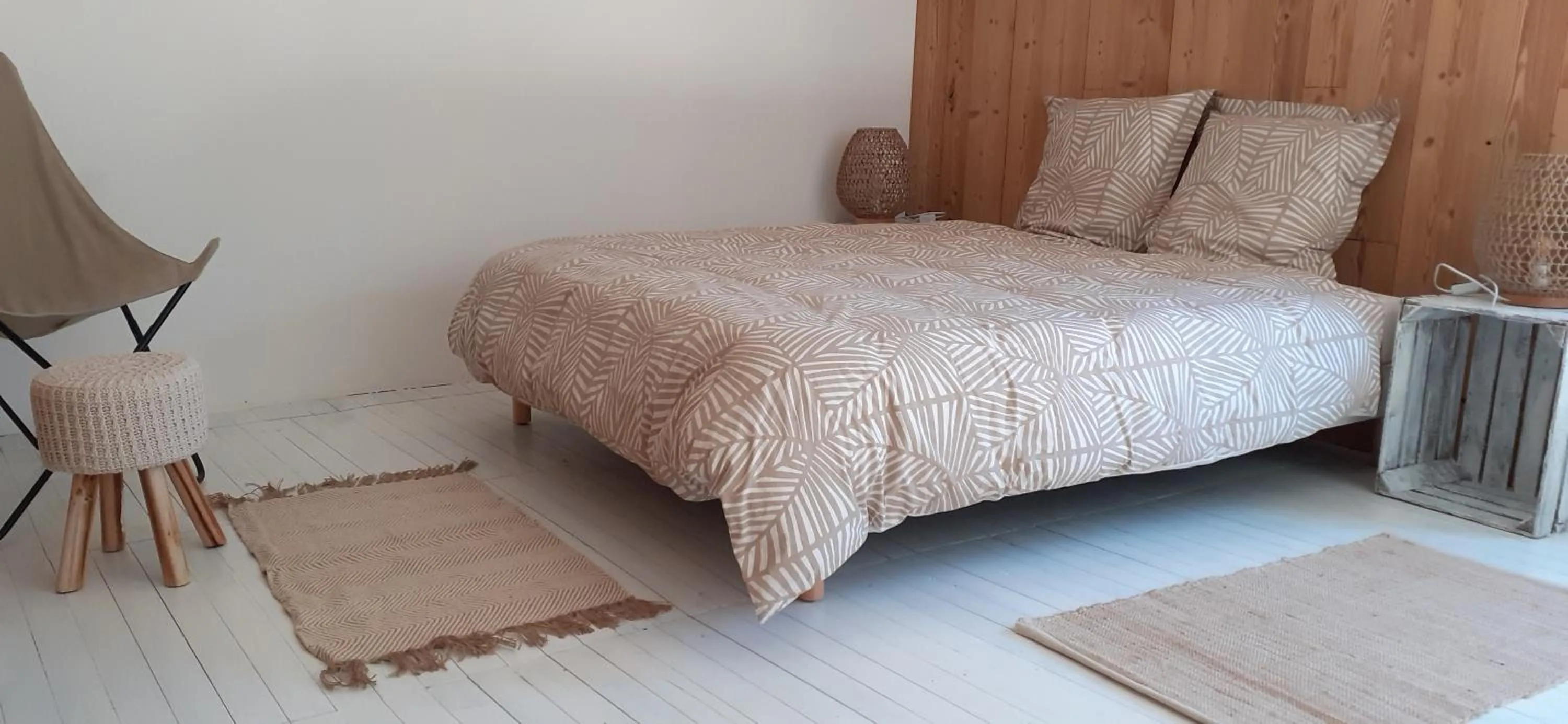 Bed in Douvilla