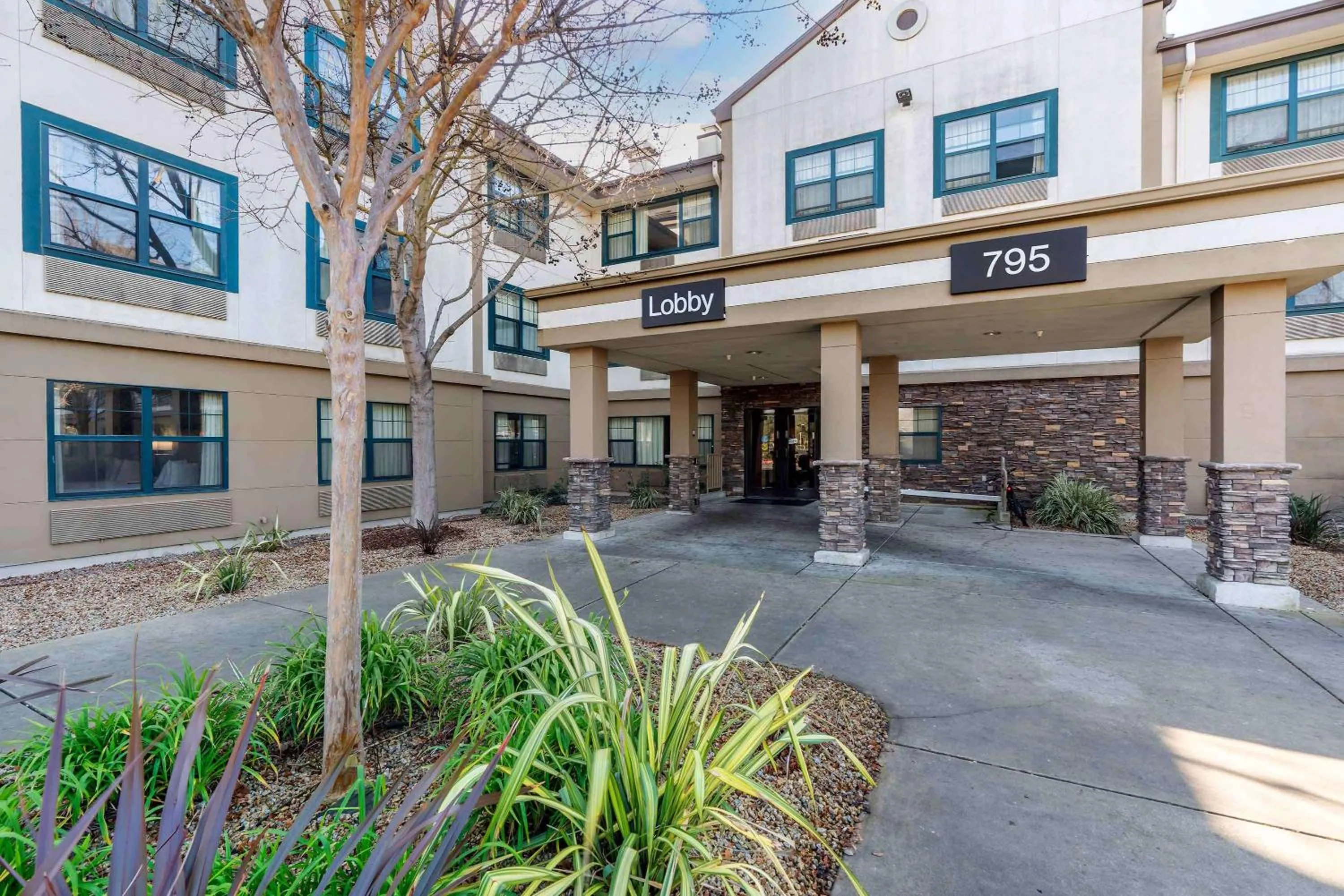 Property building in Extended Stay America Suites - Sacramento - West Sacramento
