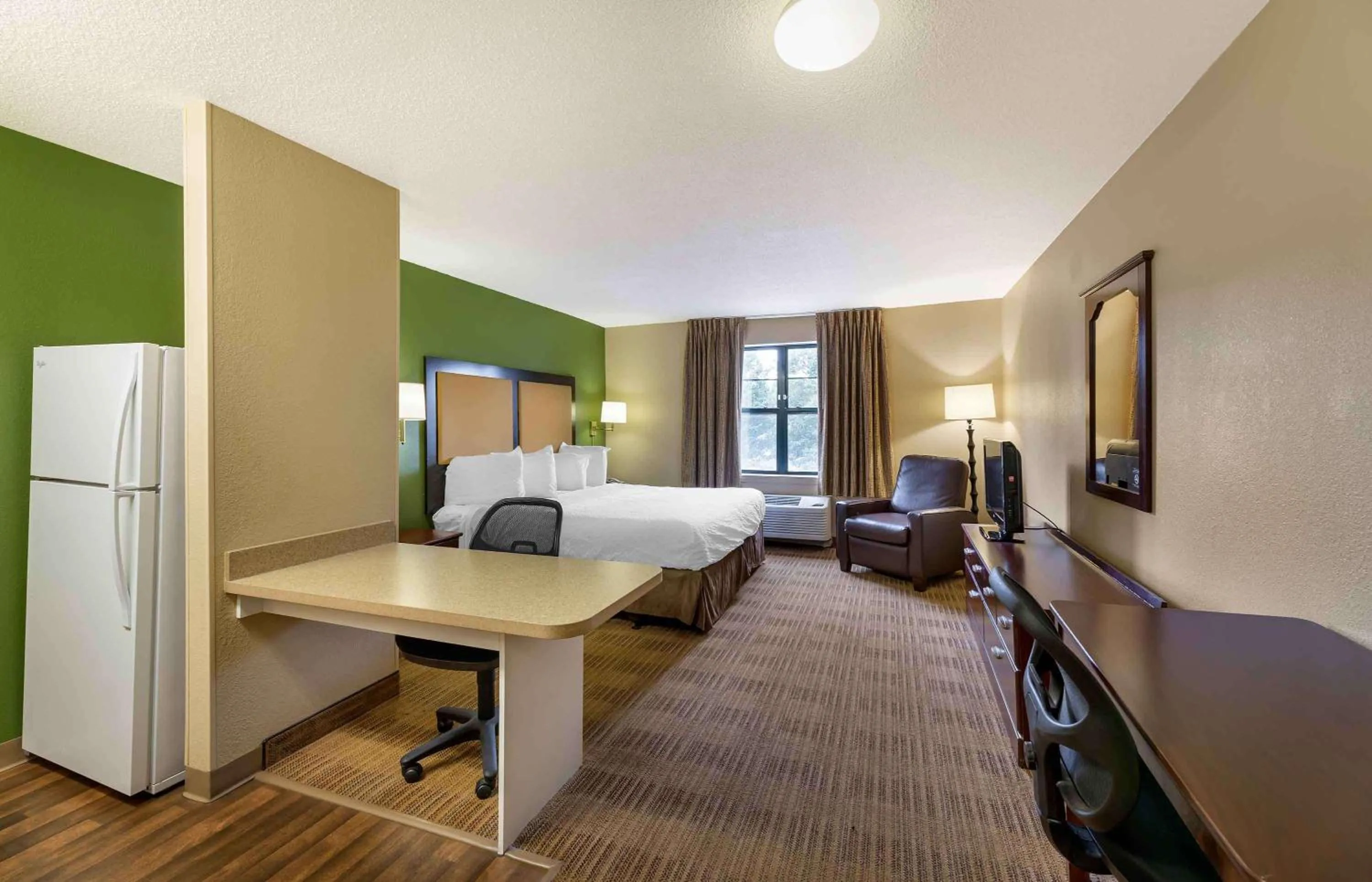 Bedroom, Bed in Extended Stay America Suites - Great Falls - Missouri River
