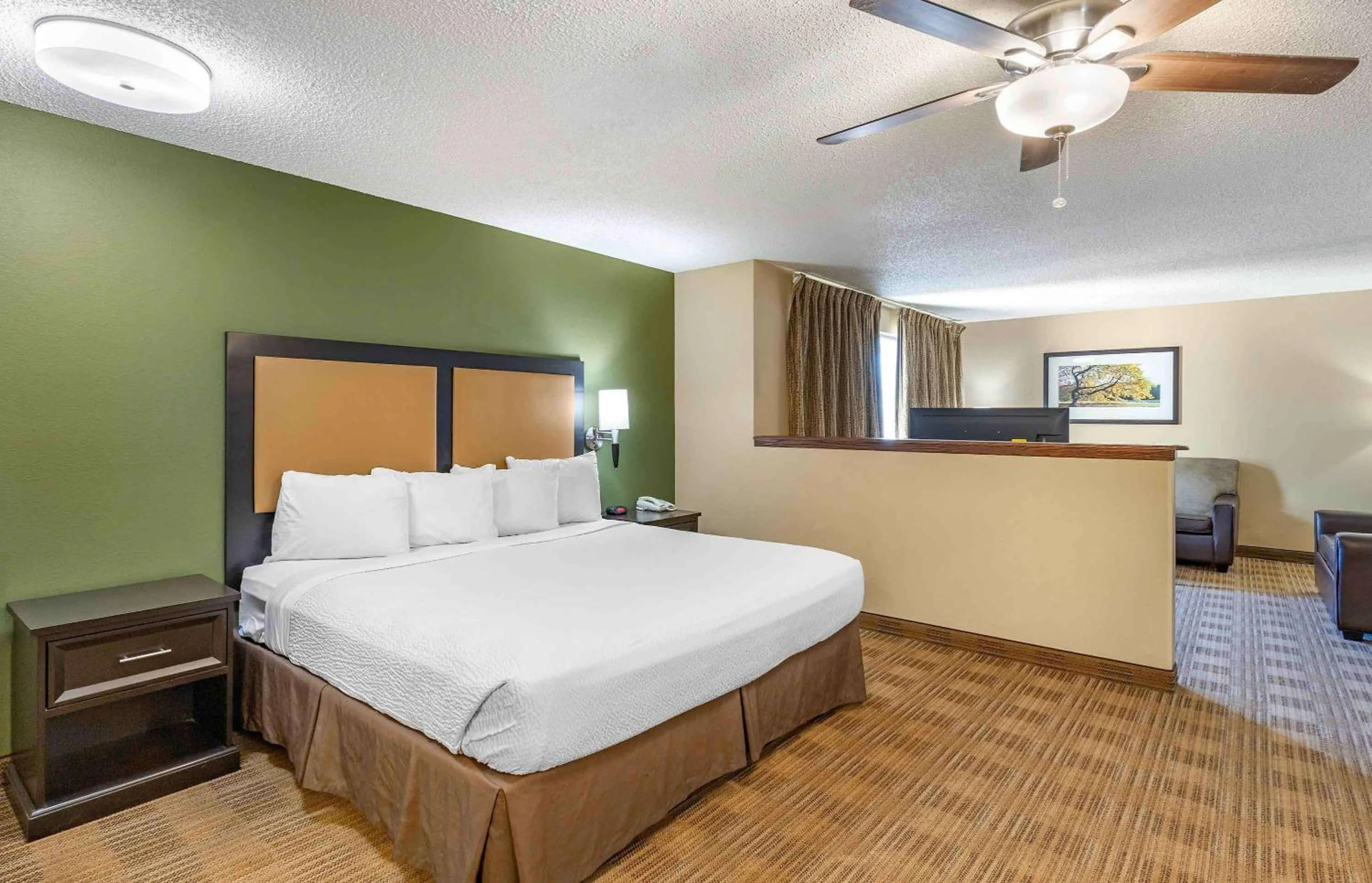 Bedroom, Bed in Extended Stay America Suites - Great Falls - Missouri River