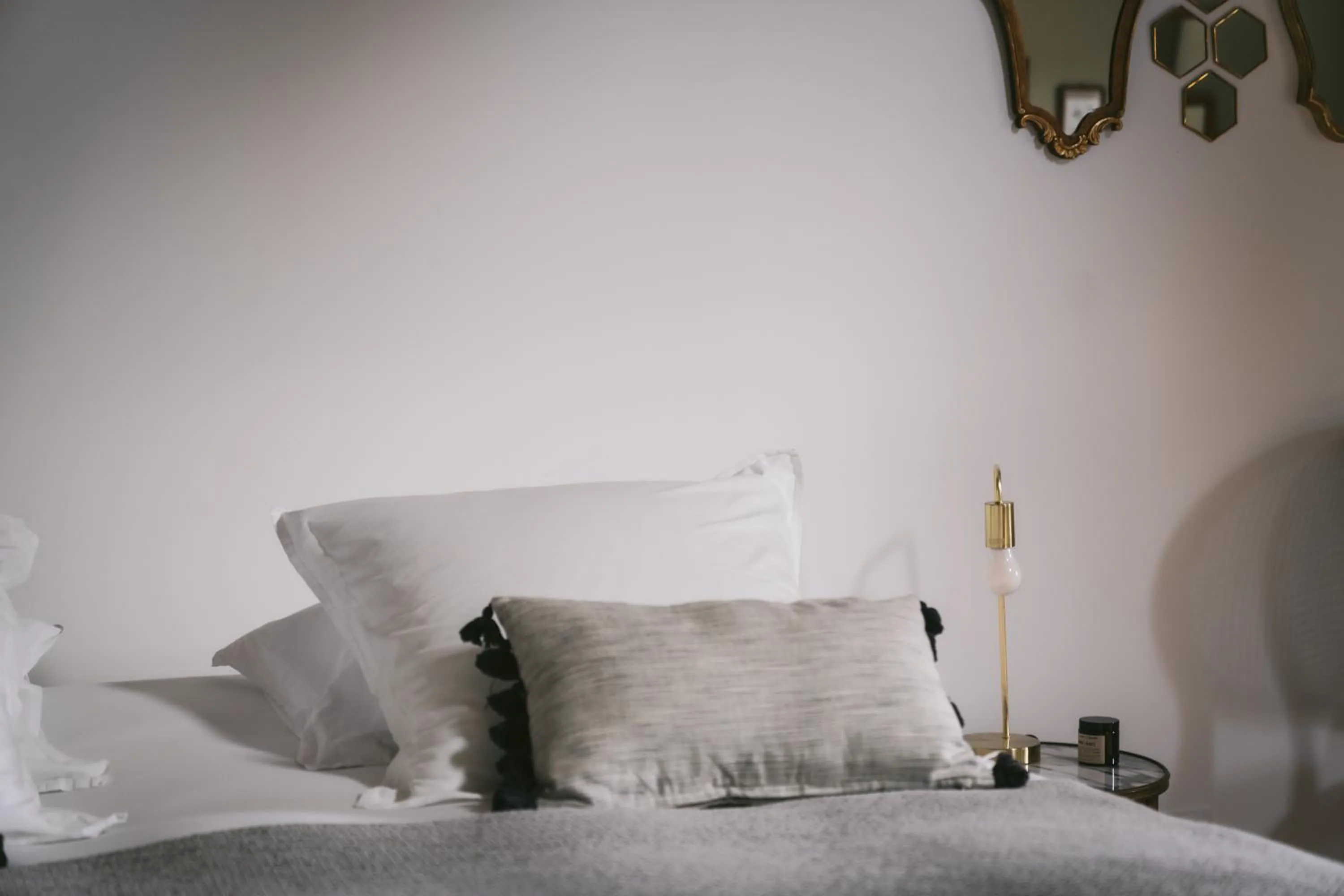 Bed in Tomette Singulière