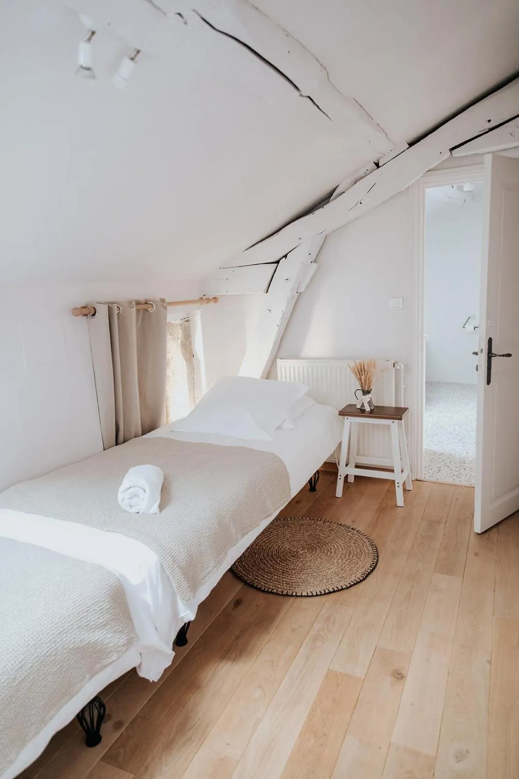 Bed in Tomette Singulière