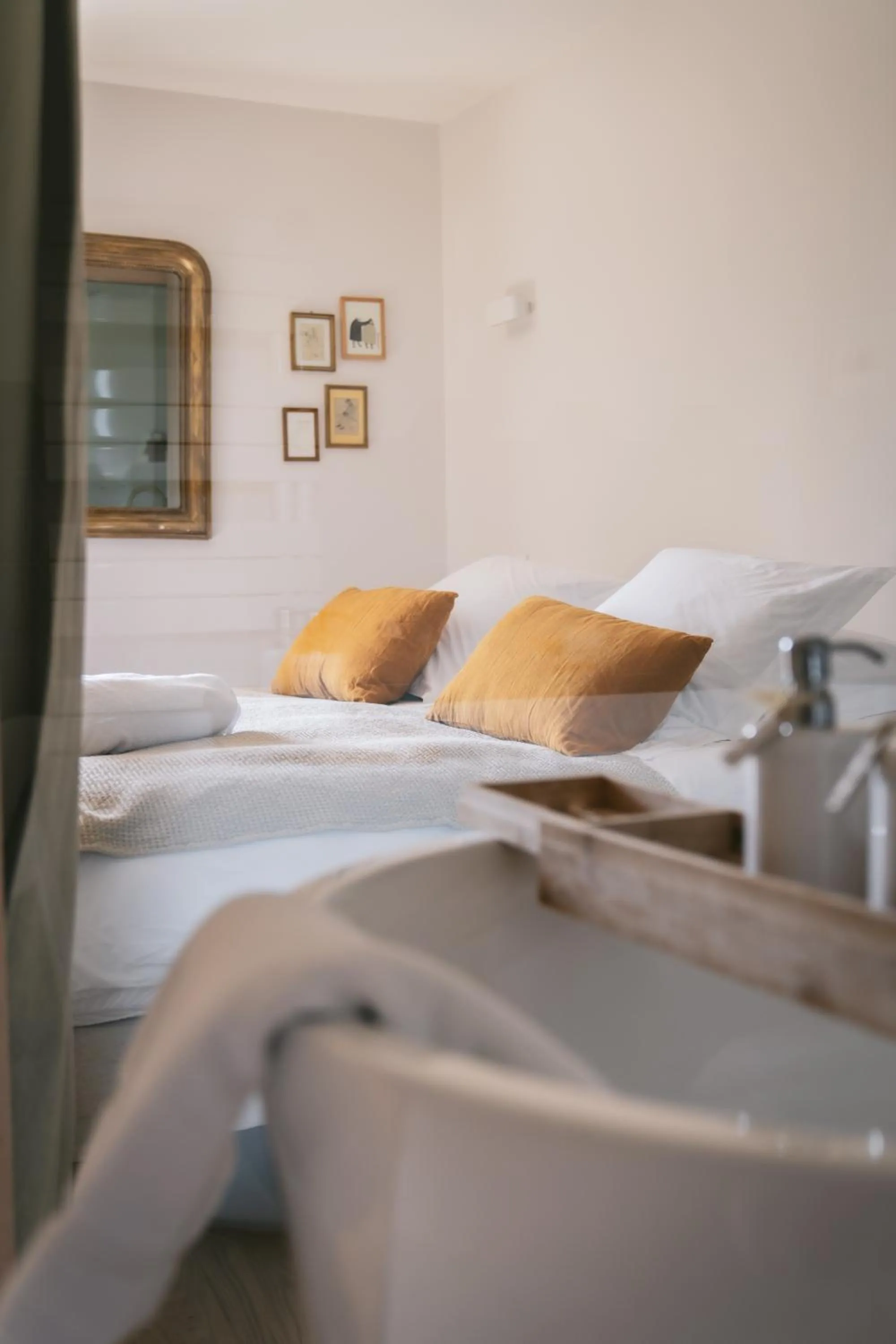 Bed in Tomette Singulière