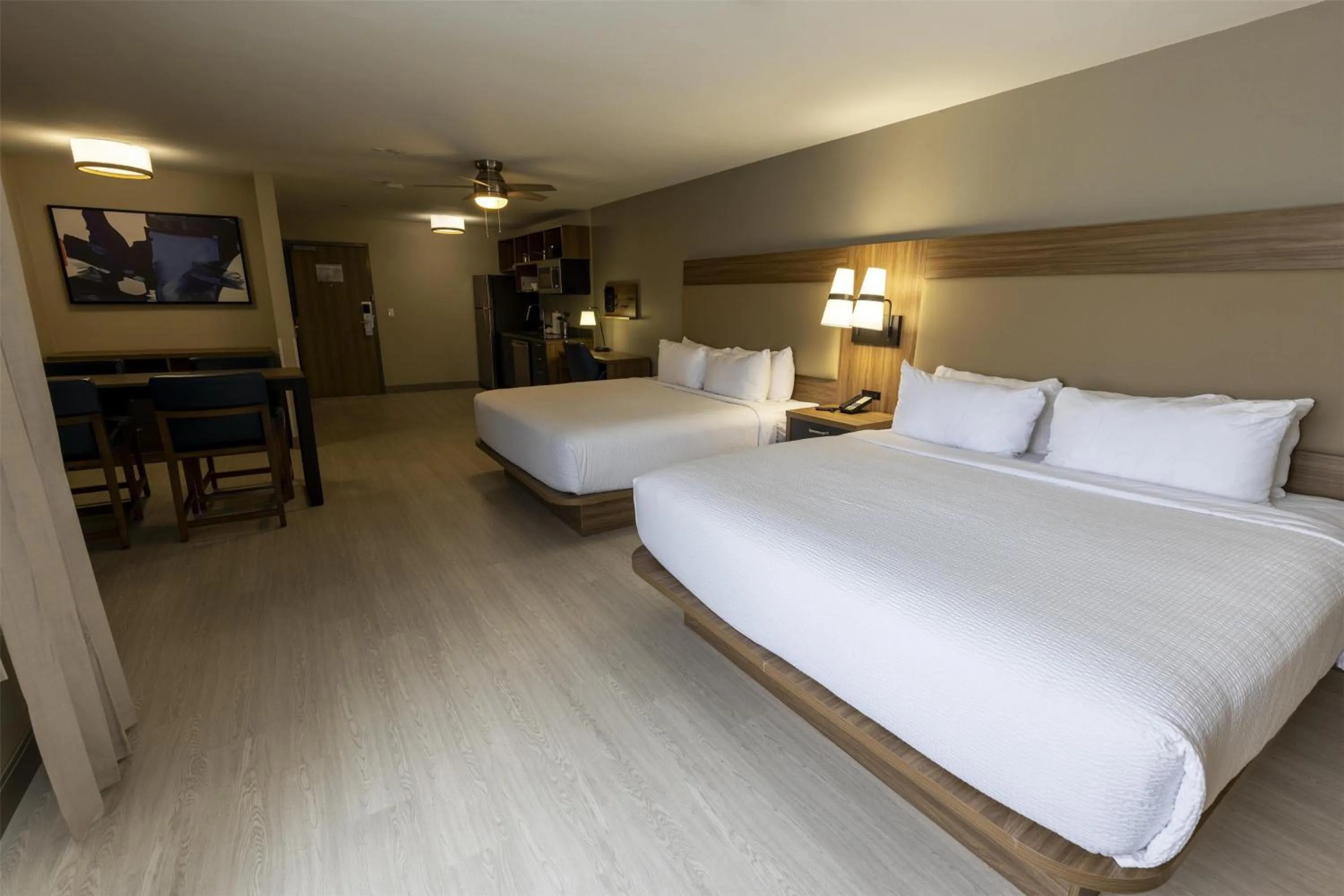 Photo of the whole room, Bed in Sonesta ES Suites Lafayette Airport