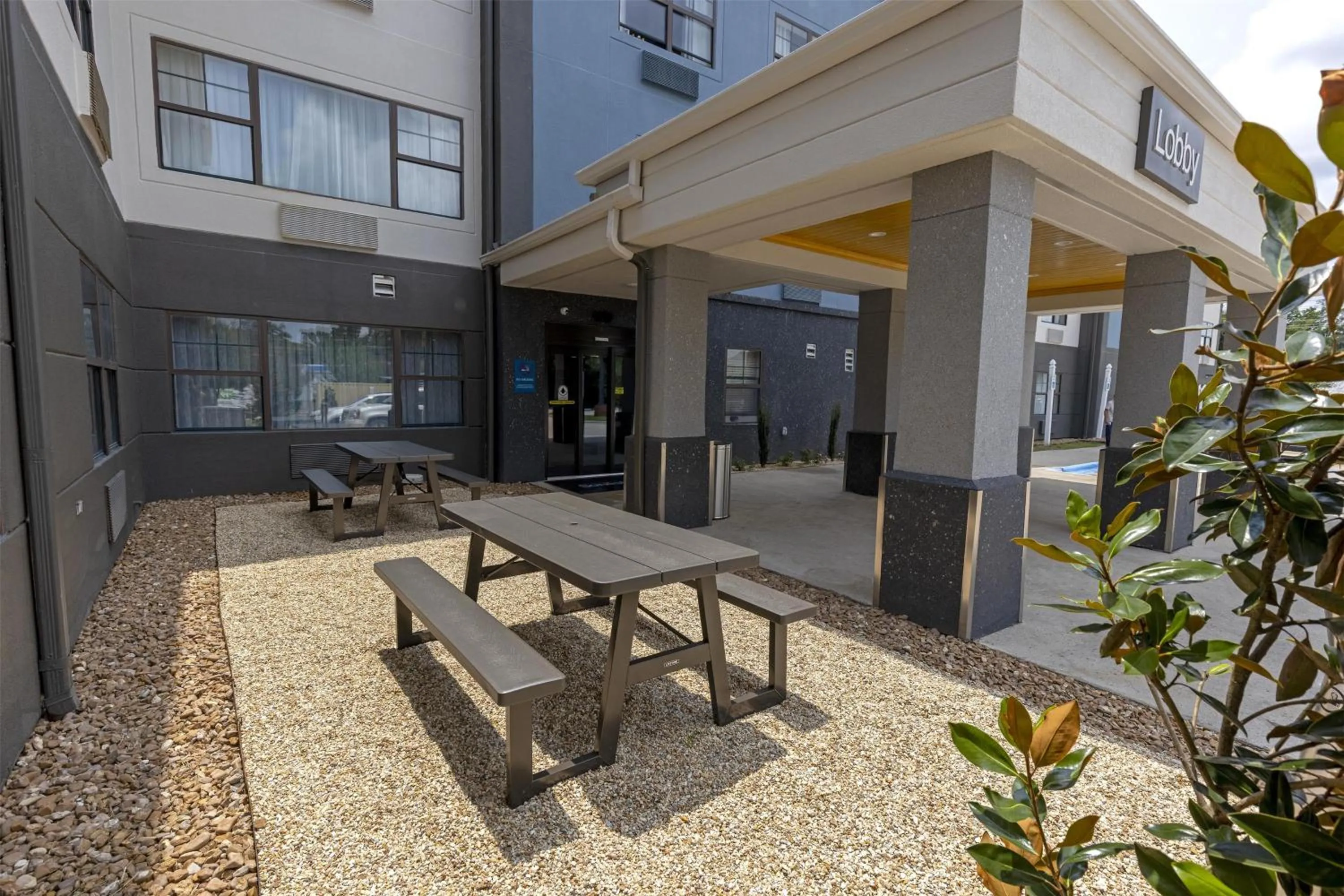 Property building in Sonesta ES Suites Lafayette Airport