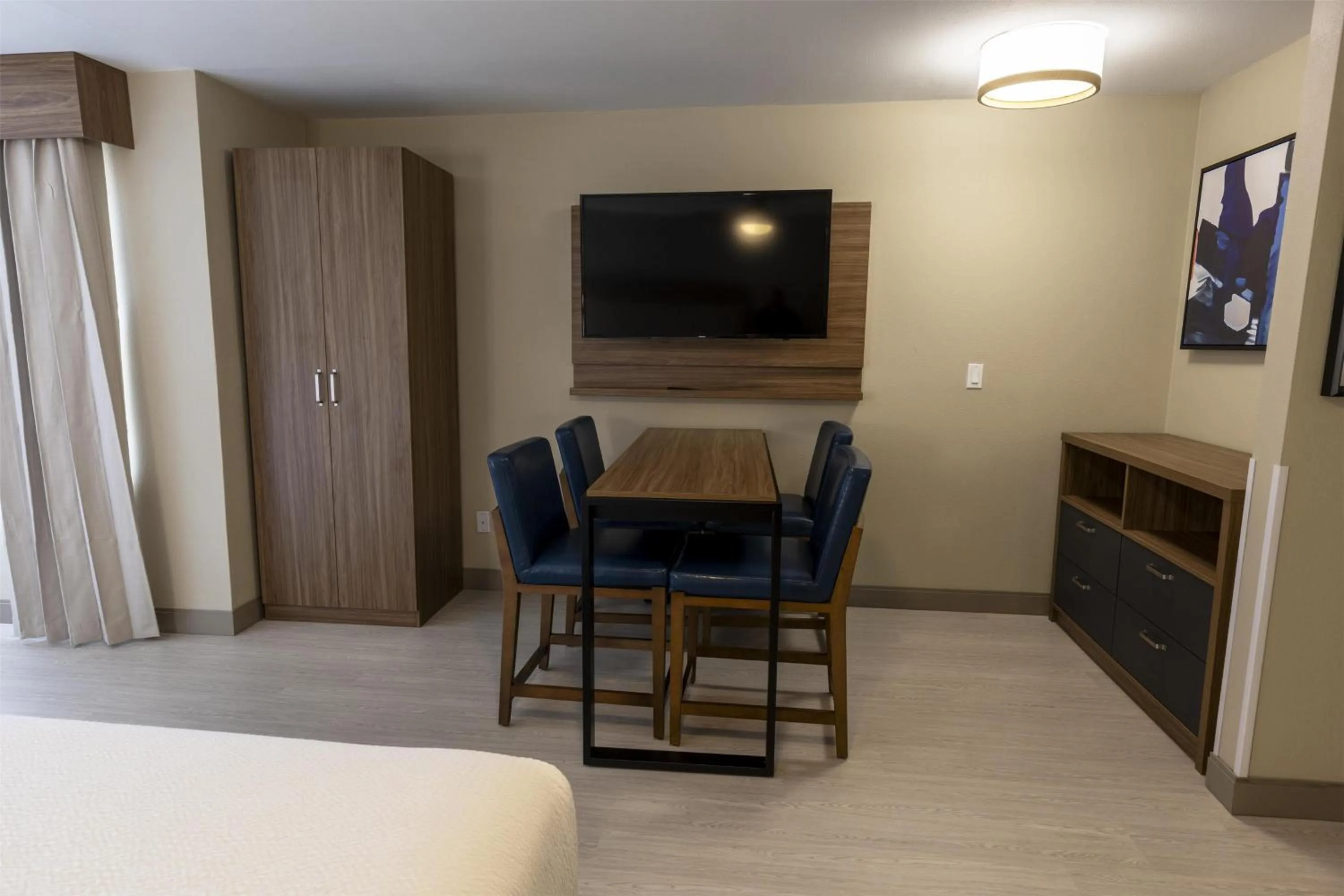 Photo of the whole room in Sonesta ES Suites Lafayette Airport