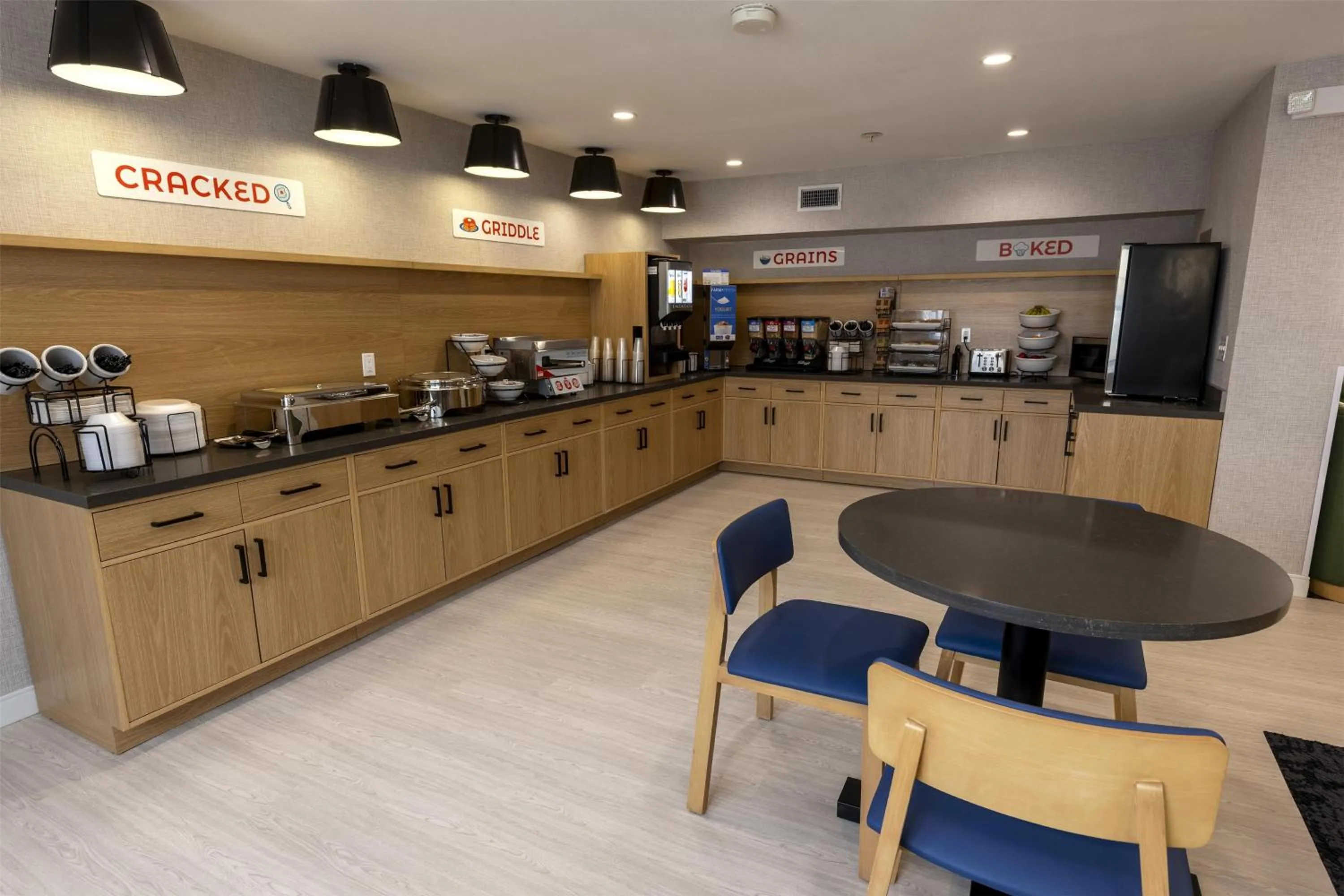 Breakfast in Sonesta ES Suites Lafayette Airport