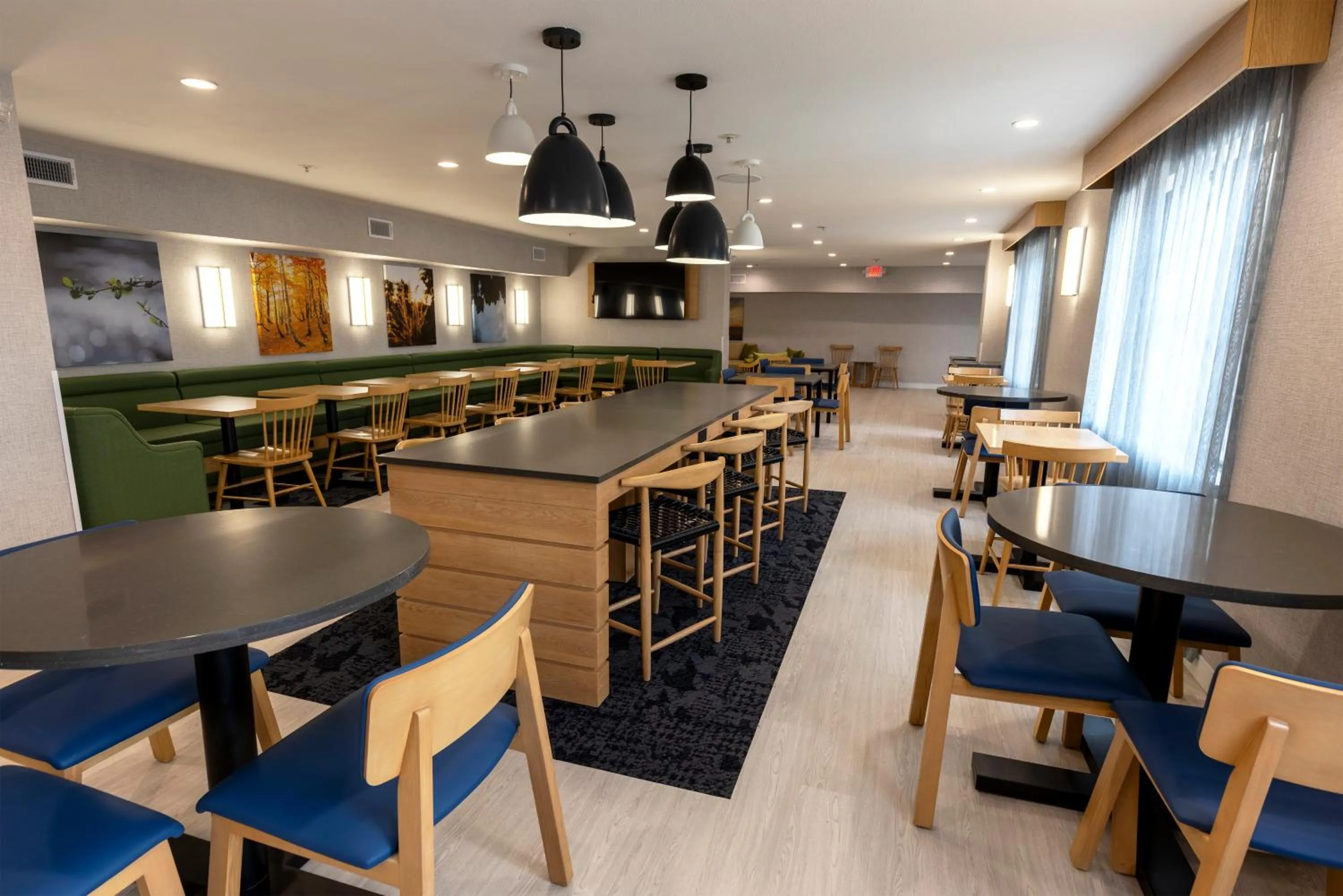 Restaurant/places to eat in Sonesta ES Suites Lafayette Airport