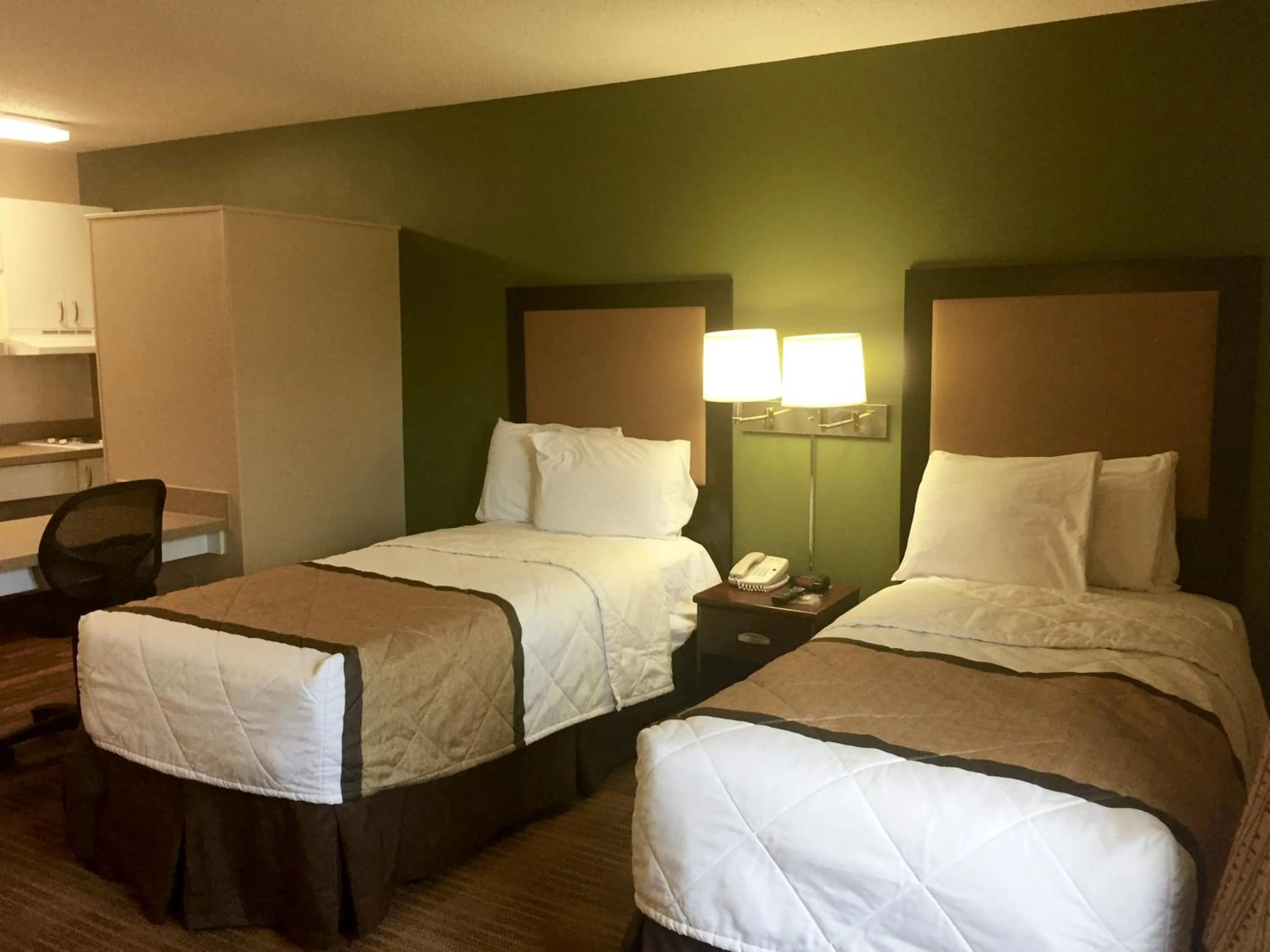 Bed in Extended Stay America Suites - Seattle - Everett - North
