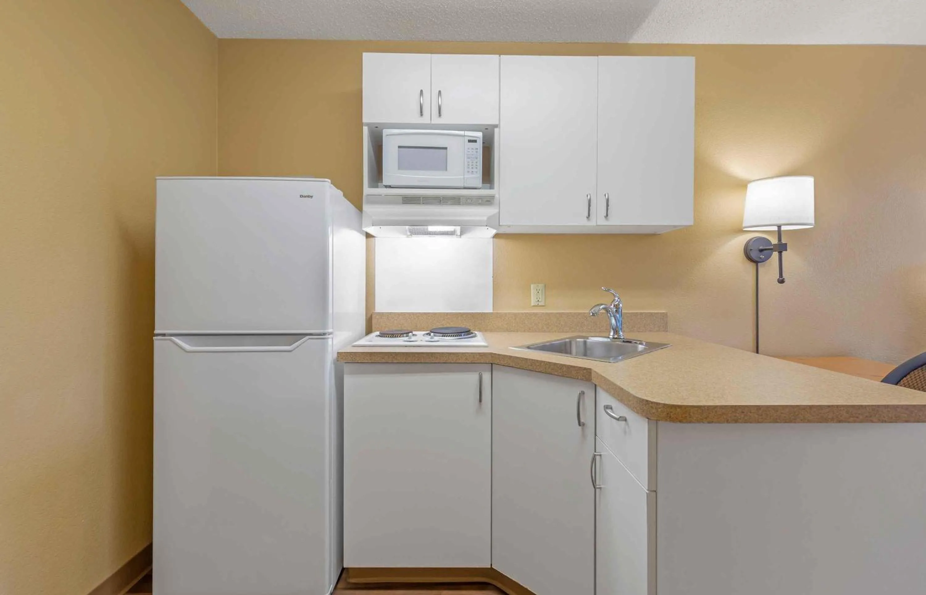 Kitchen or kitchenette in Extended Stay America Suites - Columbia - Laurel - Ft Meade
