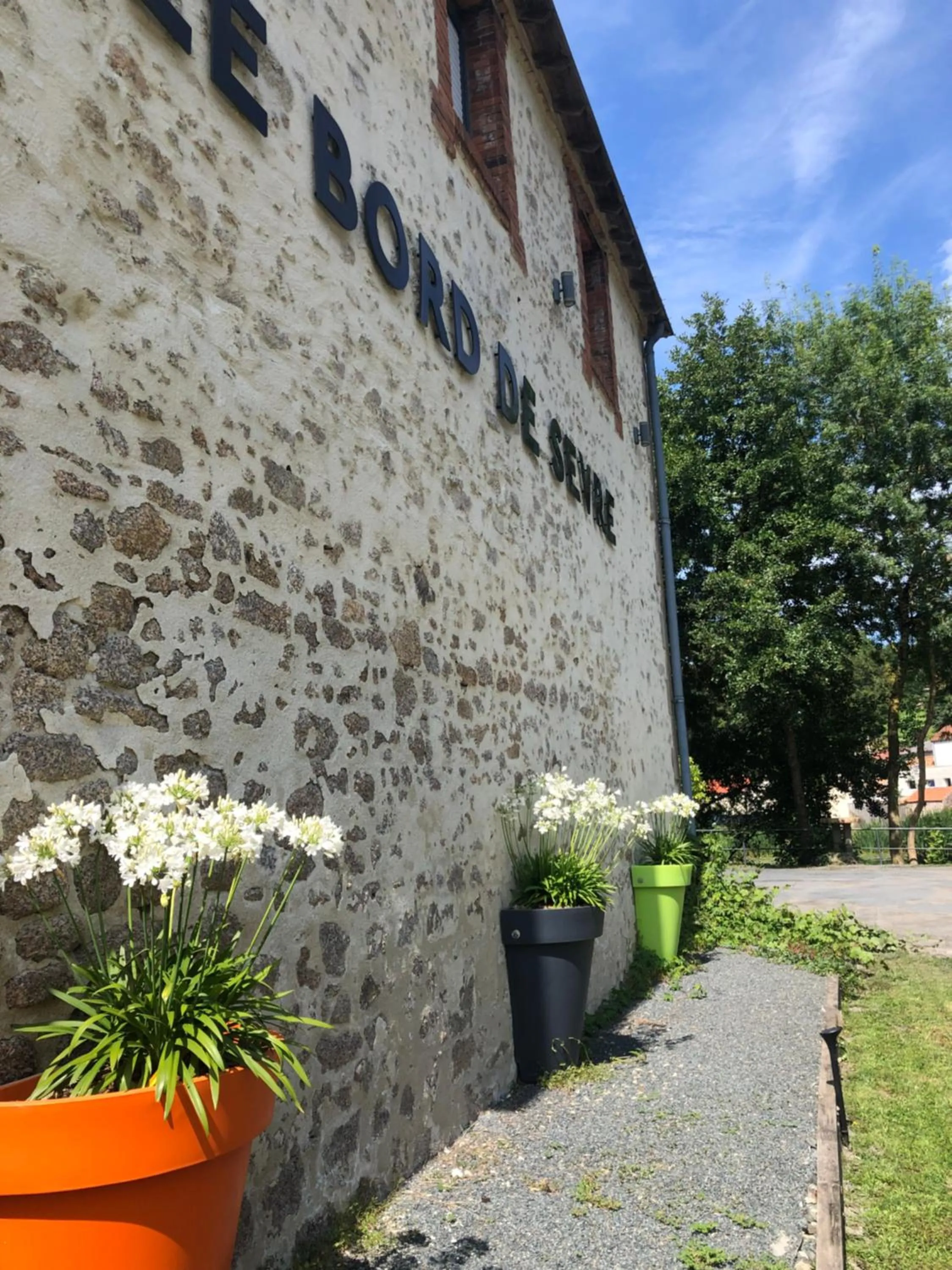 Property building in Le Bord de Sèvre