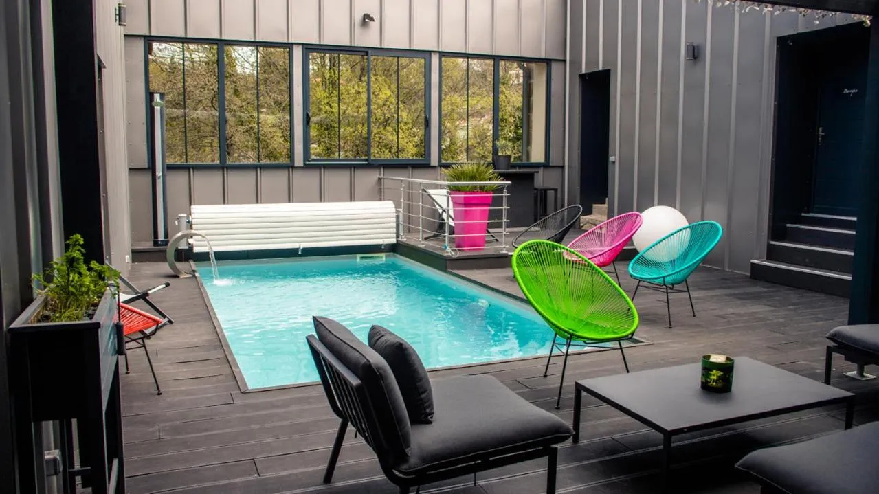 Swimming pool in Le Bord de Sèvre