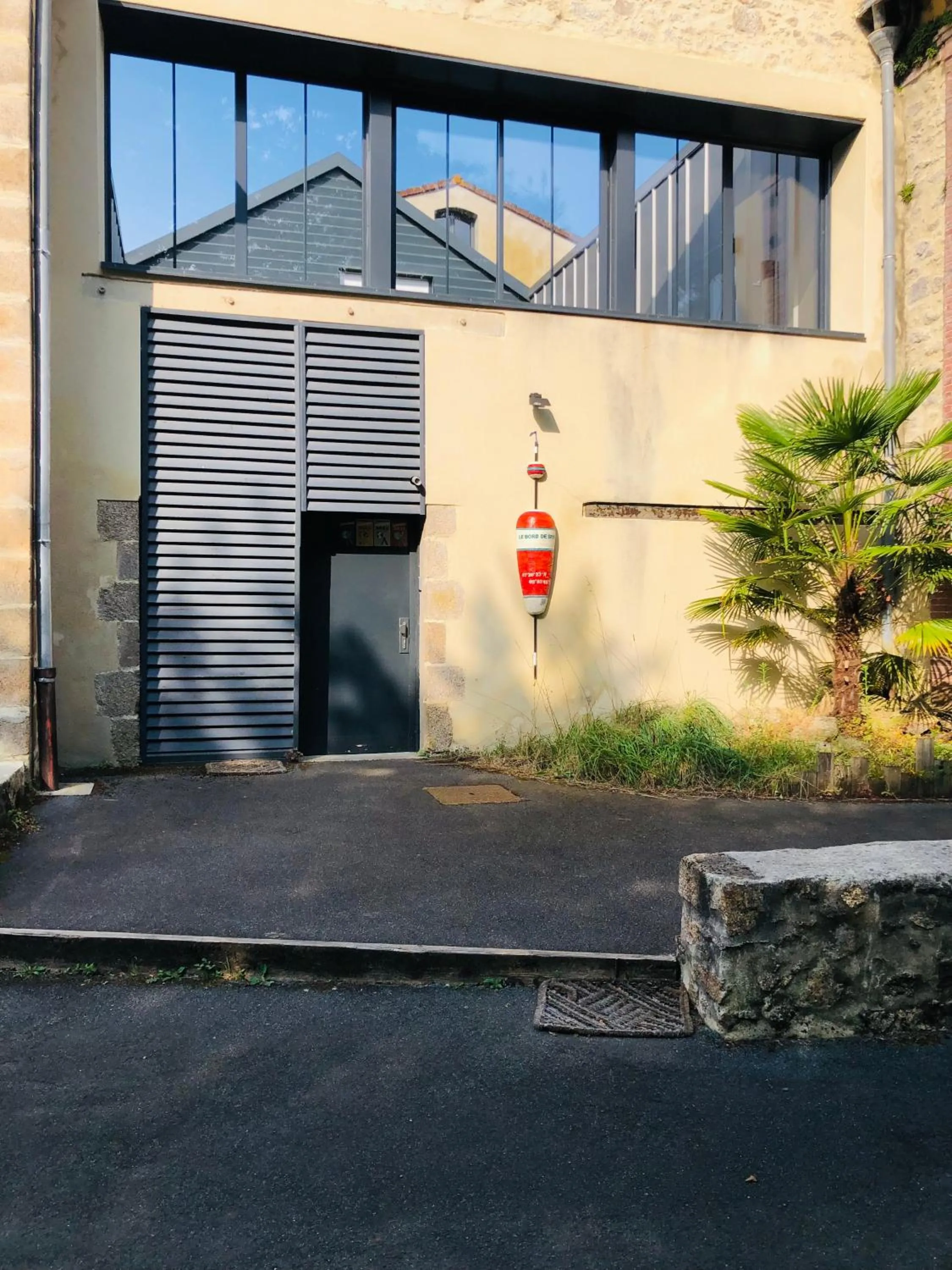 Property building in Le Bord de Sèvre
