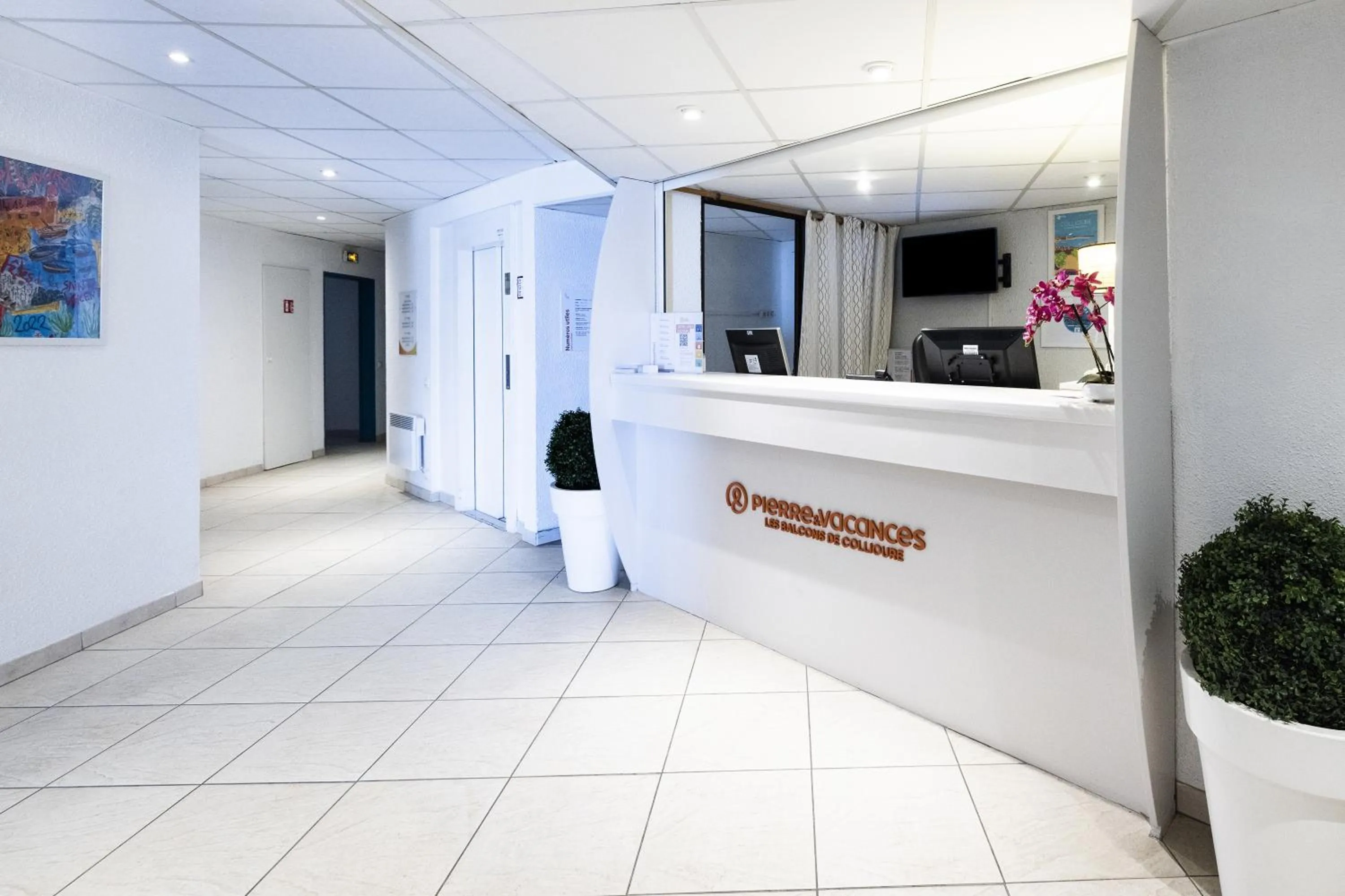 Facade/entrance in Residence Pierre & Vacances Les Balcons de Collioure