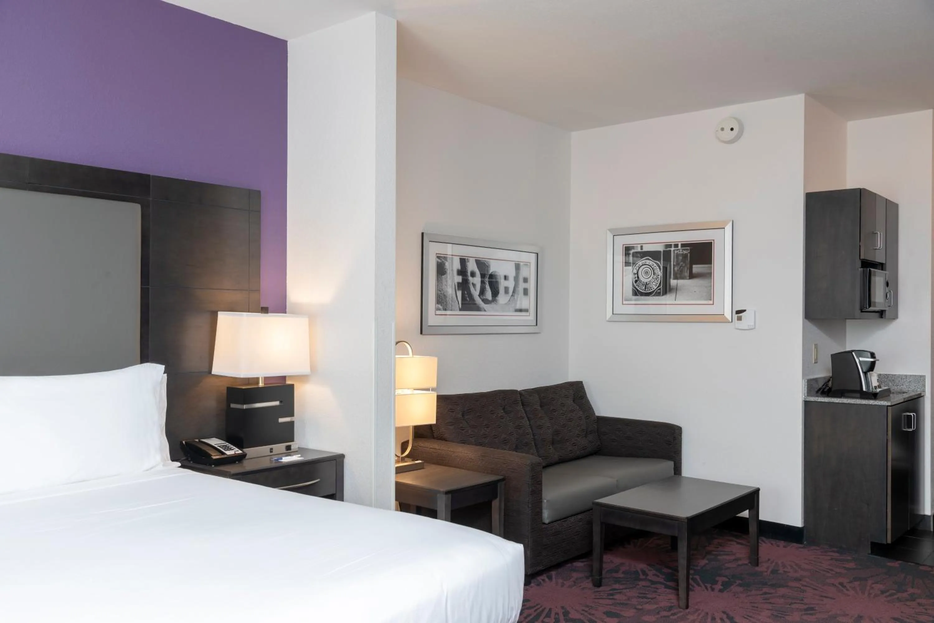 Photo of the whole room, Bed in Holiday Inn Express & Suites Columbus - Polaris, an IHG Hotel