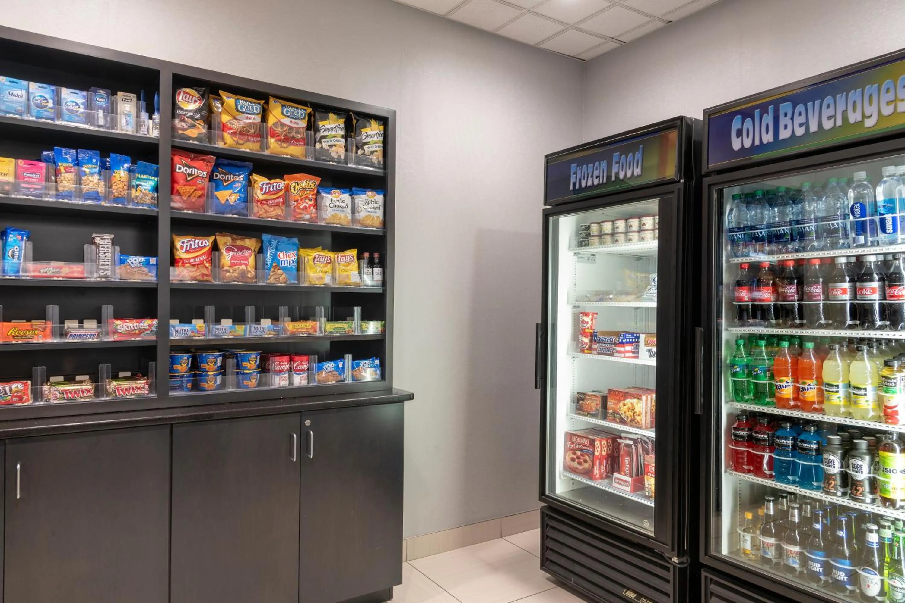 Lobby or reception in Holiday Inn Express & Suites Columbus - Polaris, an IHG Hotel
