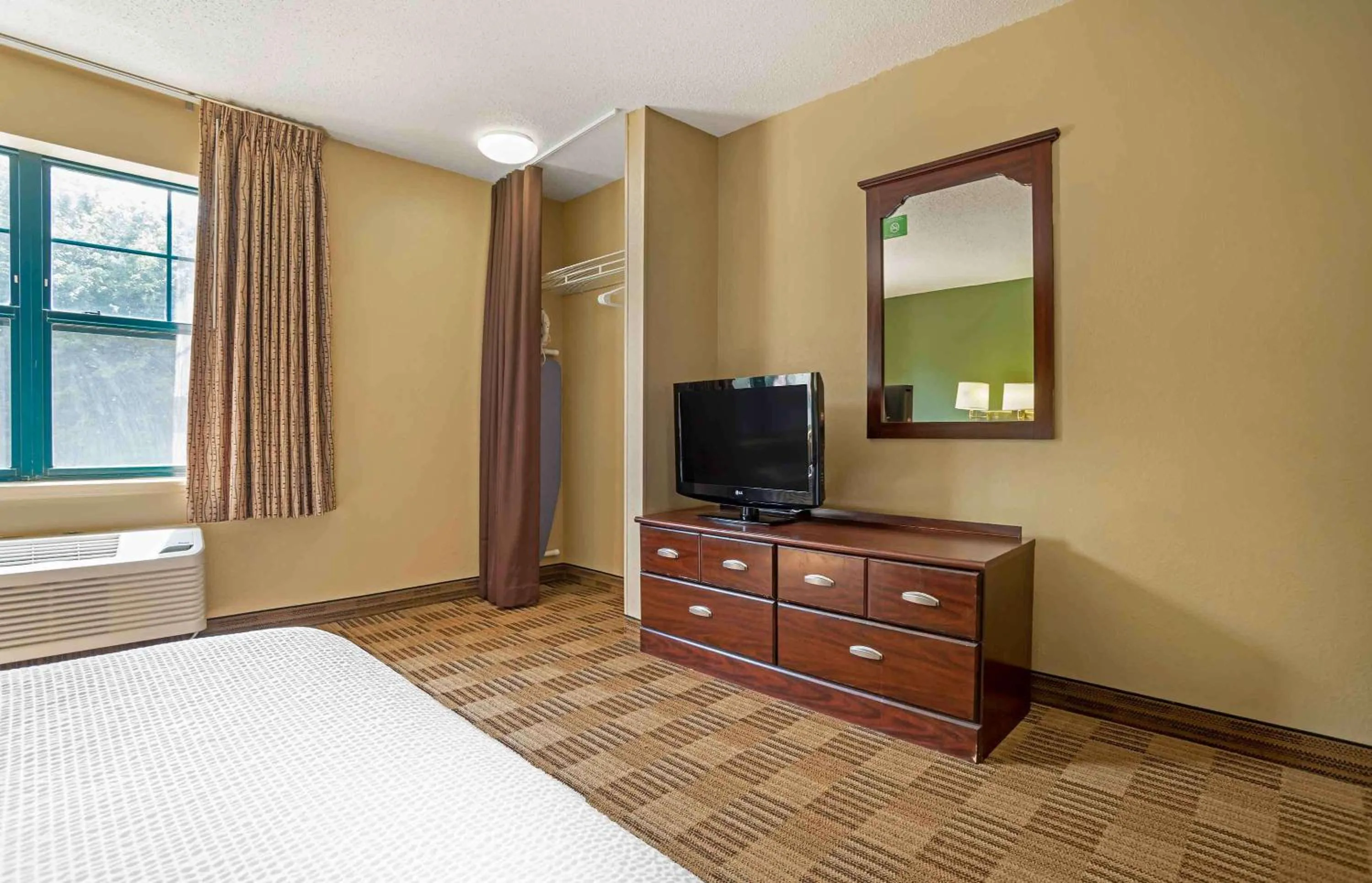 Bedroom, Bed in Extended Stay America Suites - Columbia - Columbia Parkway