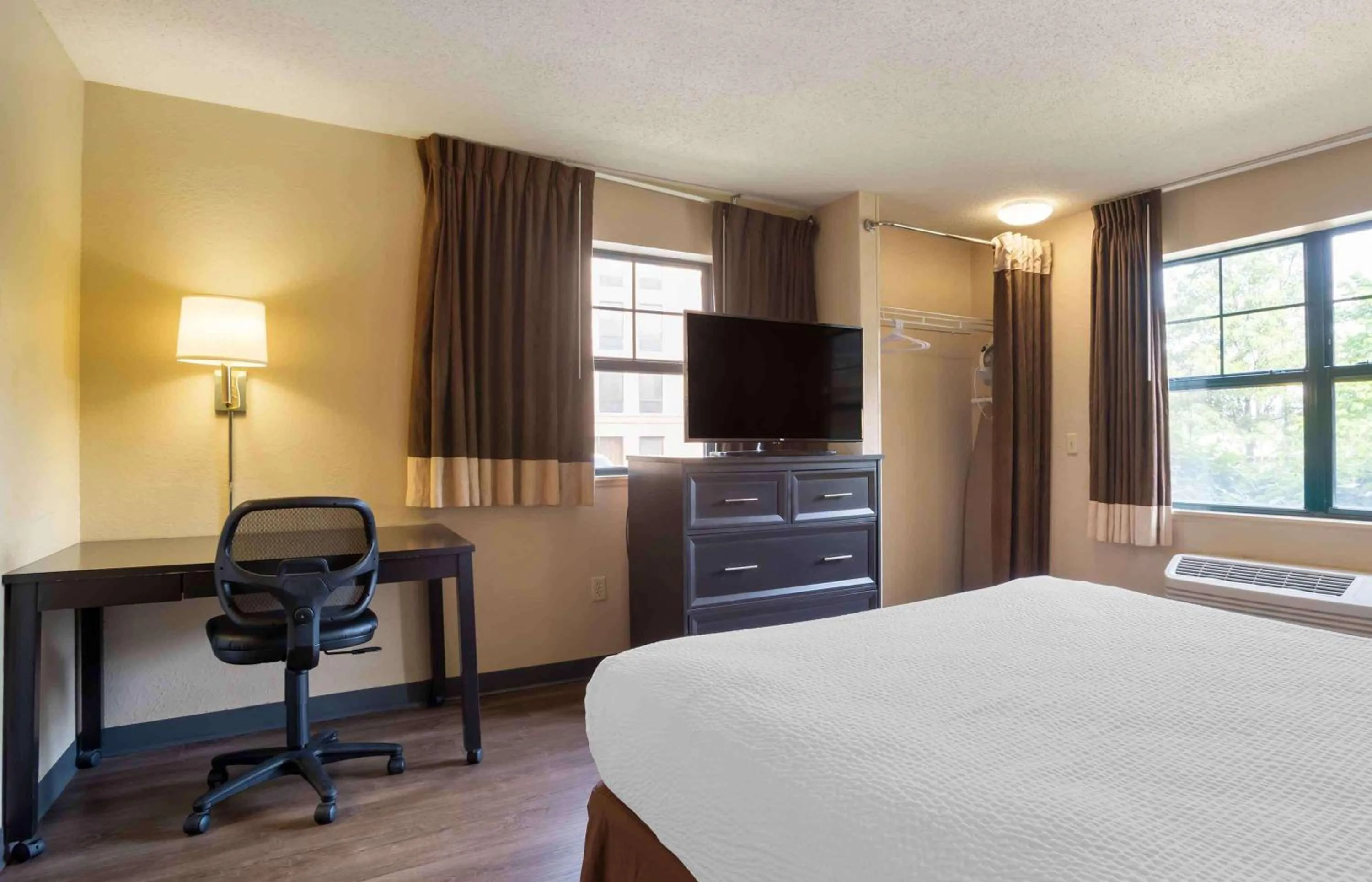 Bedroom, Bed in Extended Stay America Suites - Columbia - Columbia Parkway