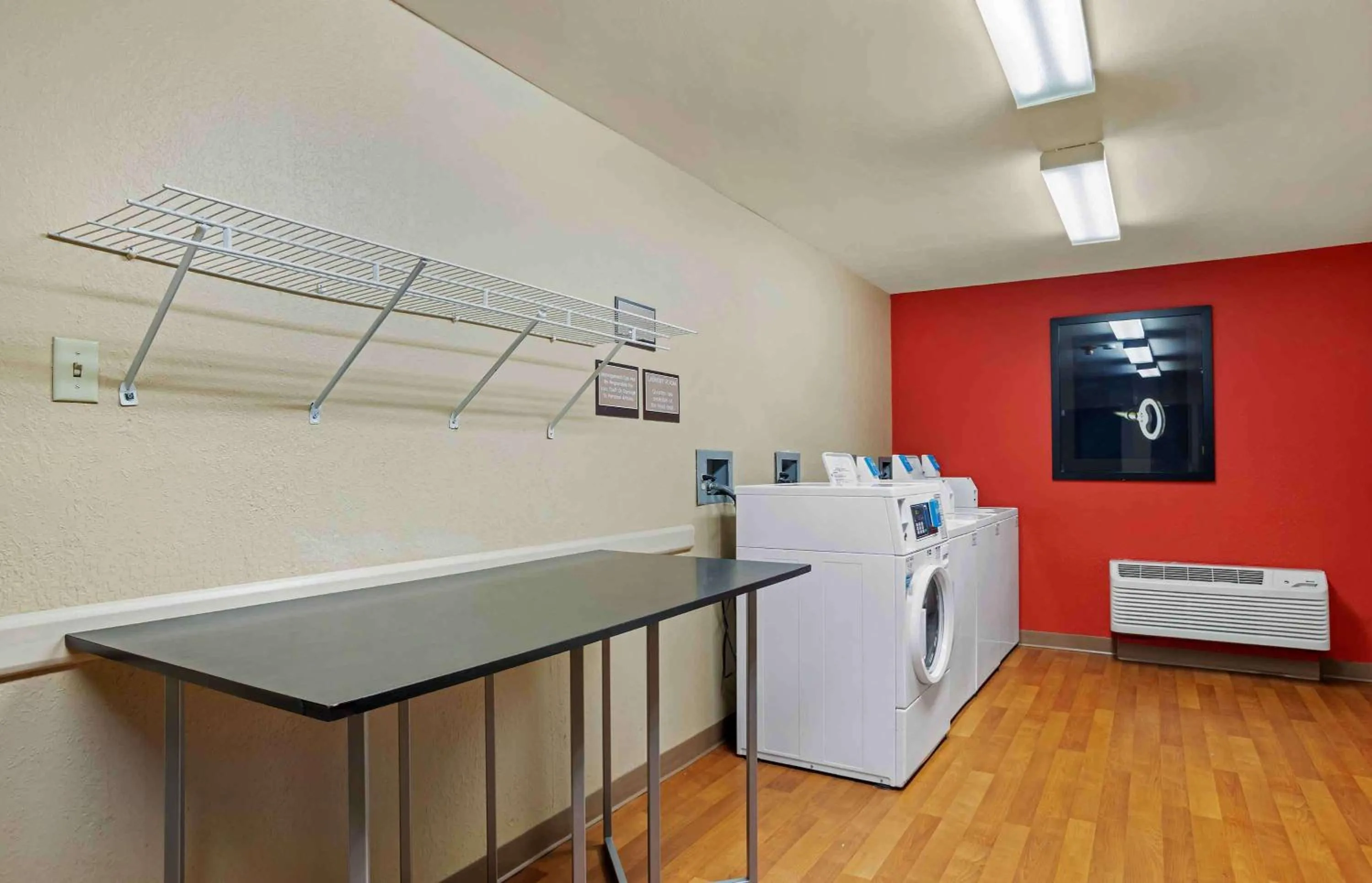 Property building in Extended Stay America Suites - Columbia - Columbia Parkway